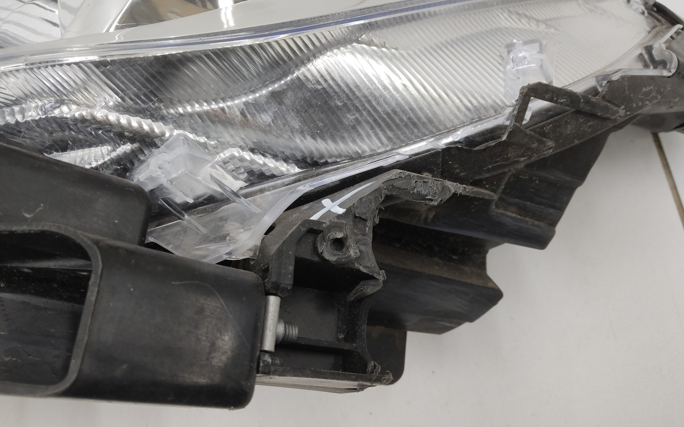 Фара передняя левая Haval M6 2 LED