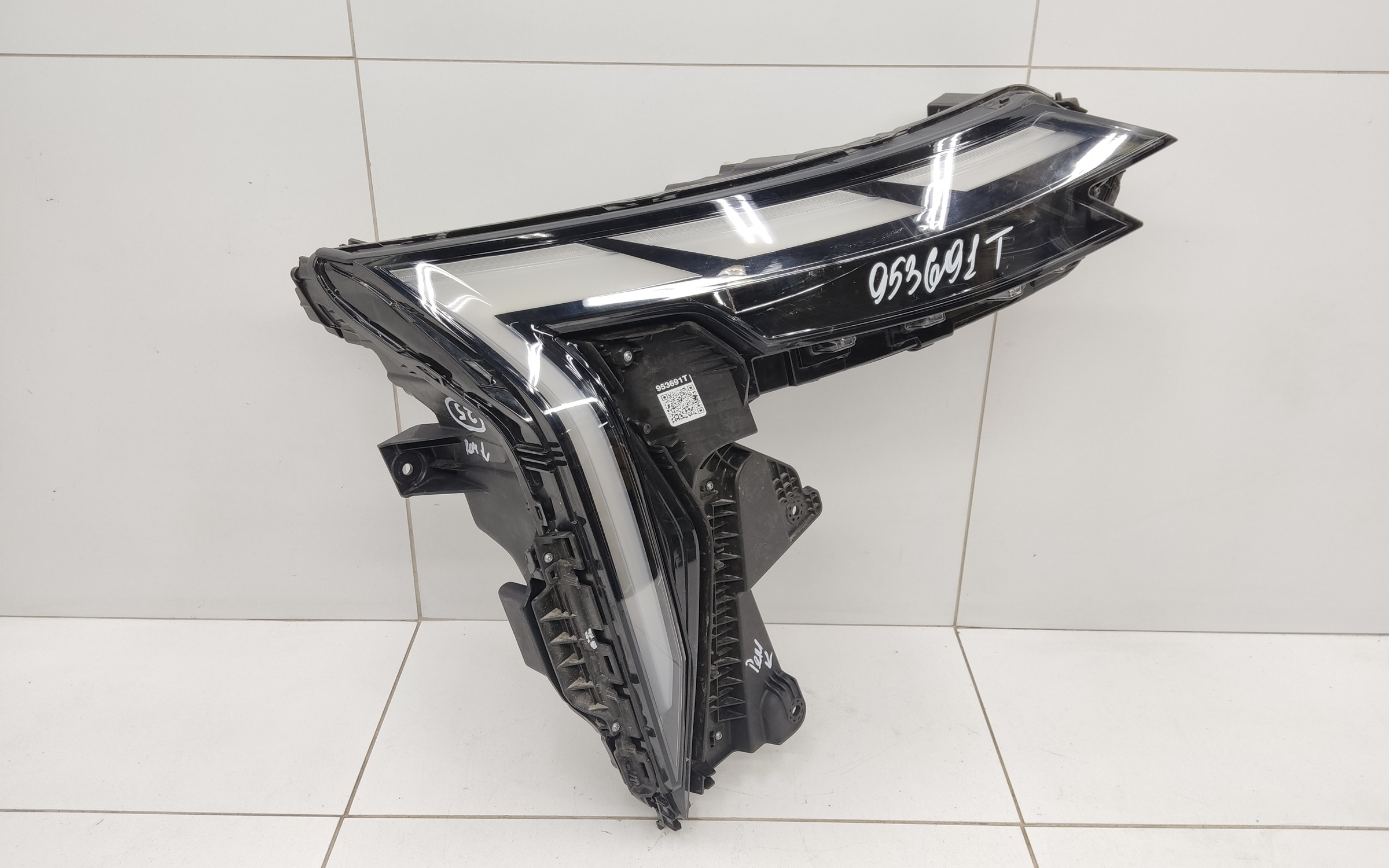 Фара передняя правая Geely Atlas 2 LED