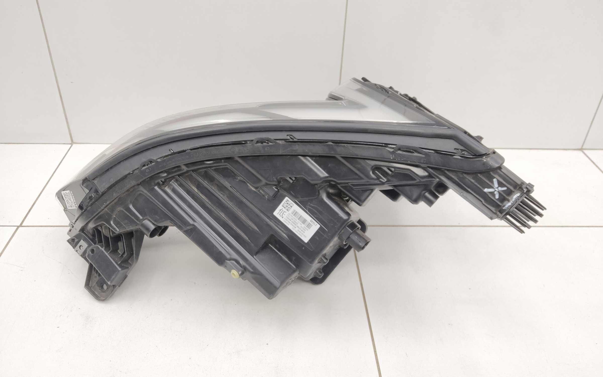 Фара передняя правая Geely Atlas 2 LED