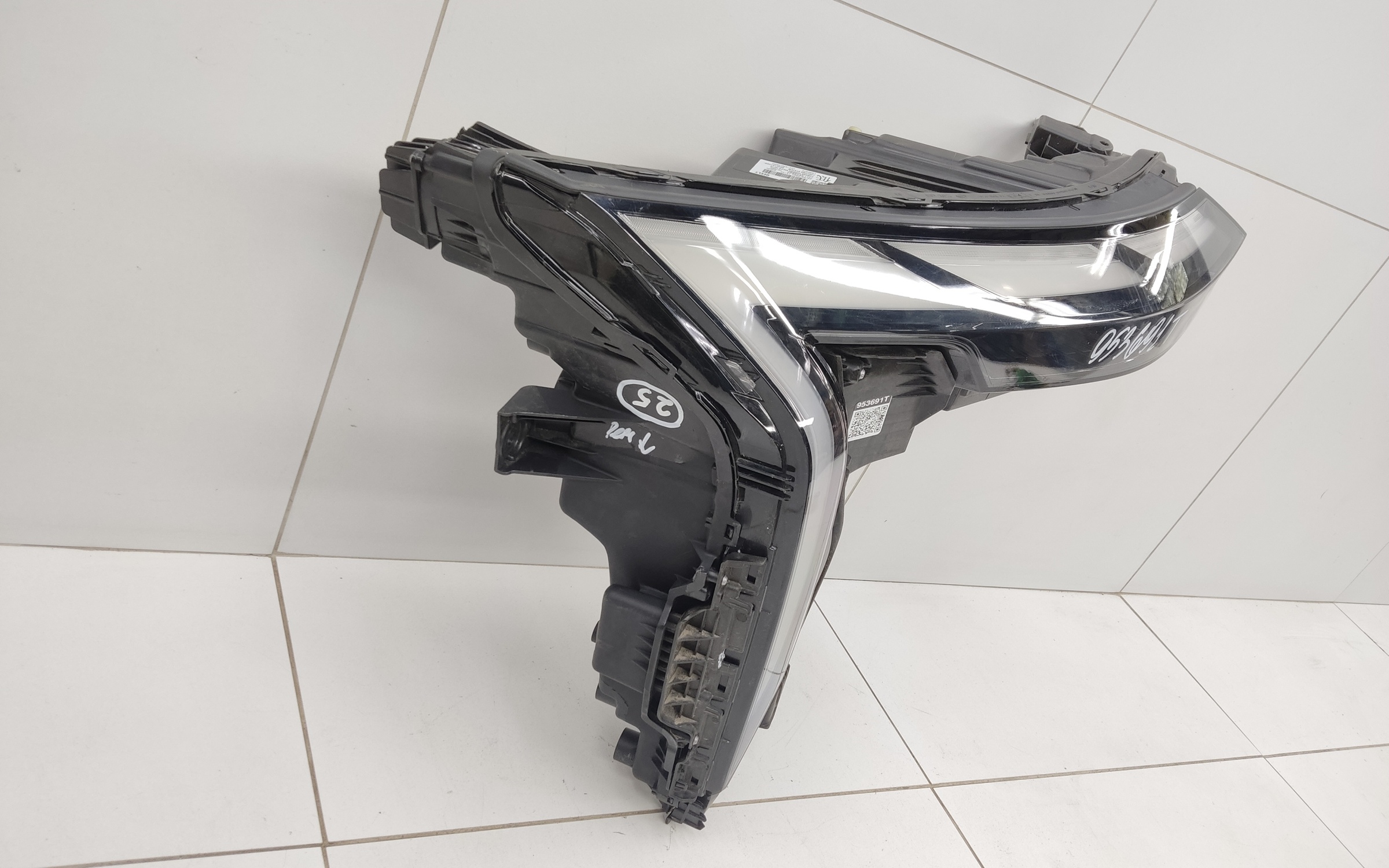 Фара передняя правая Geely Atlas 2 LED