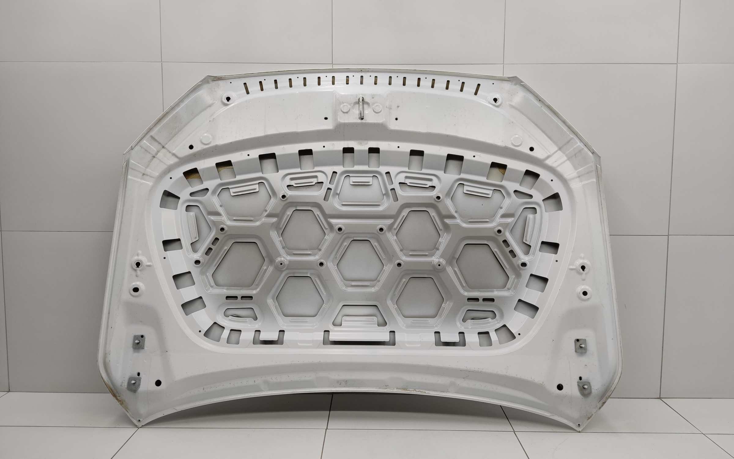 Капот Geely Monjaro