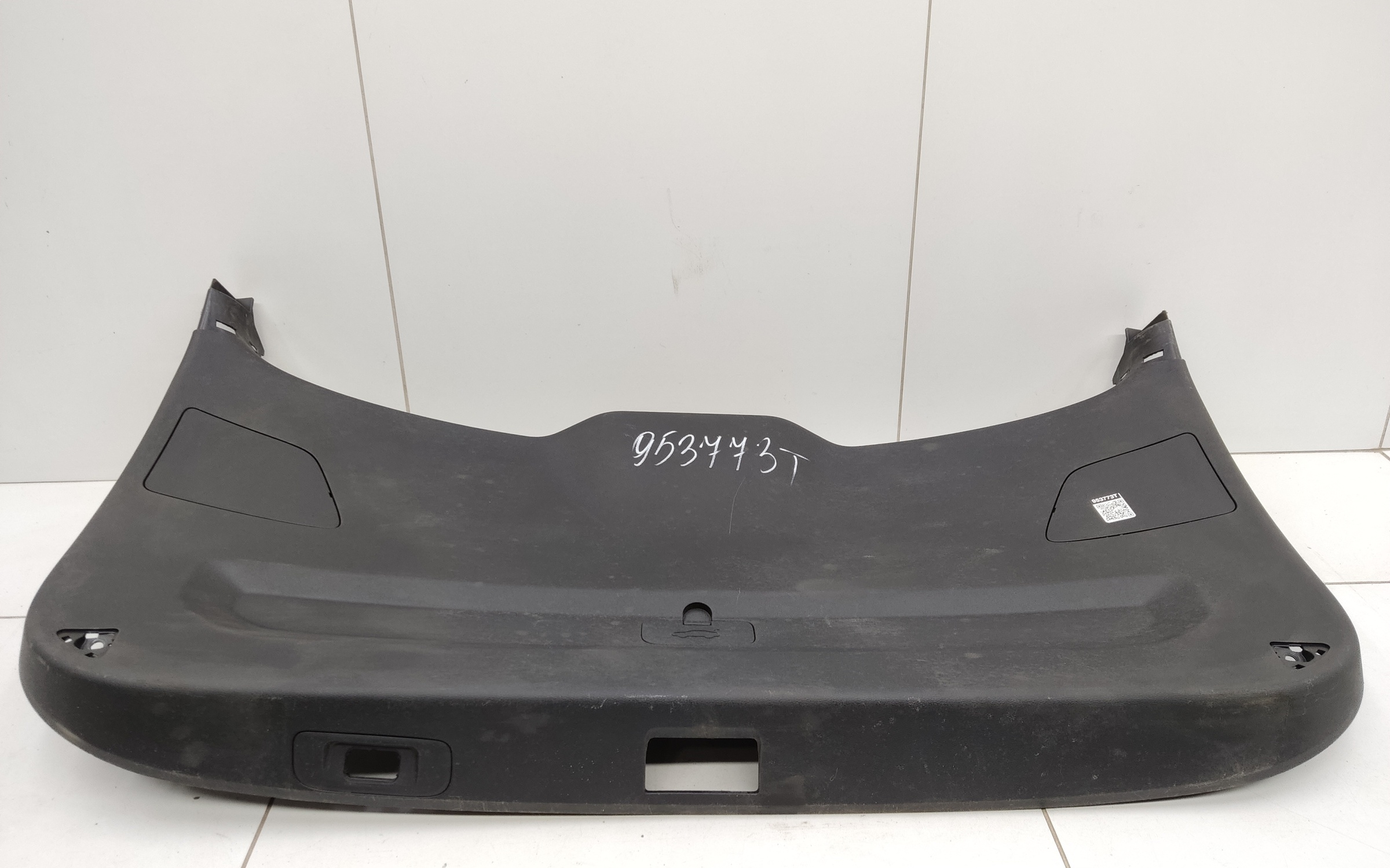 Обшивка крышки багажника Geely Coolray