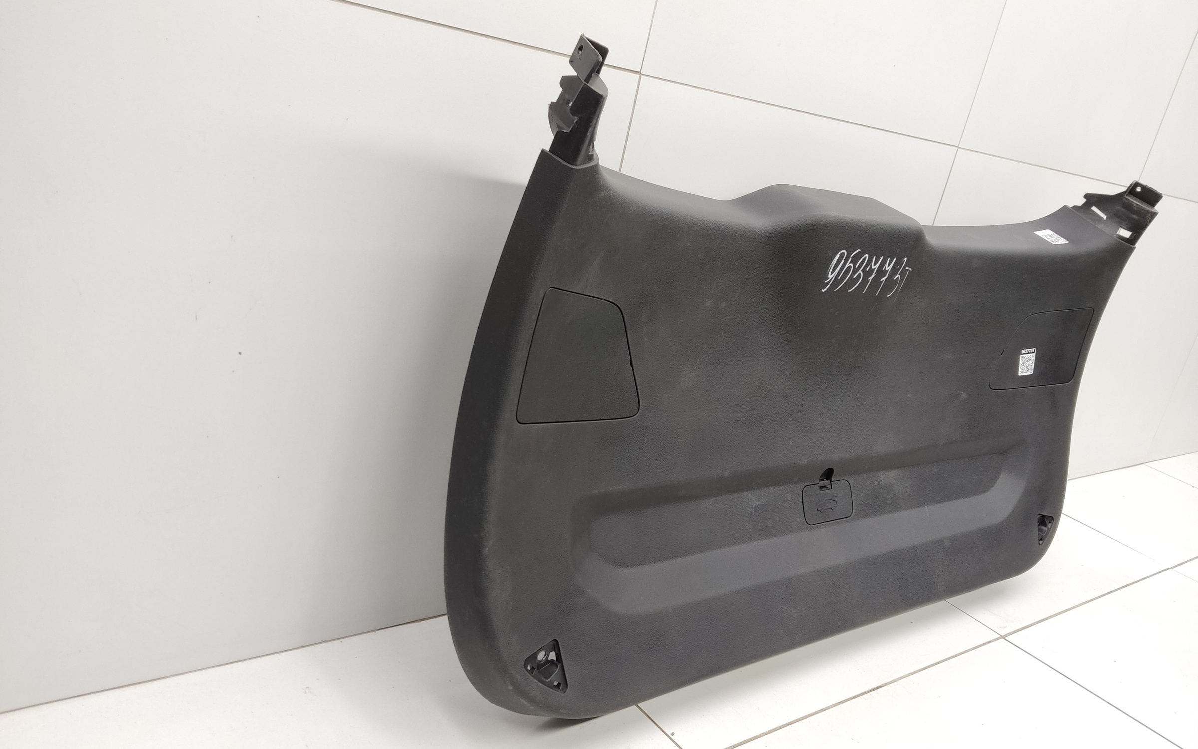 Обшивка крышки багажника Geely Coolray