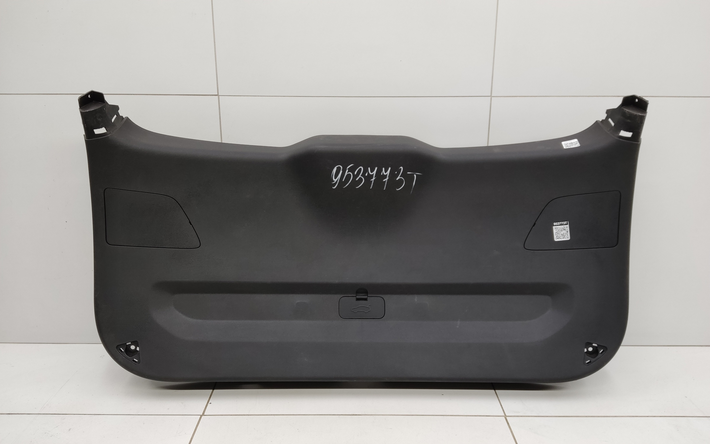 Обшивка крышки багажника Geely Coolray