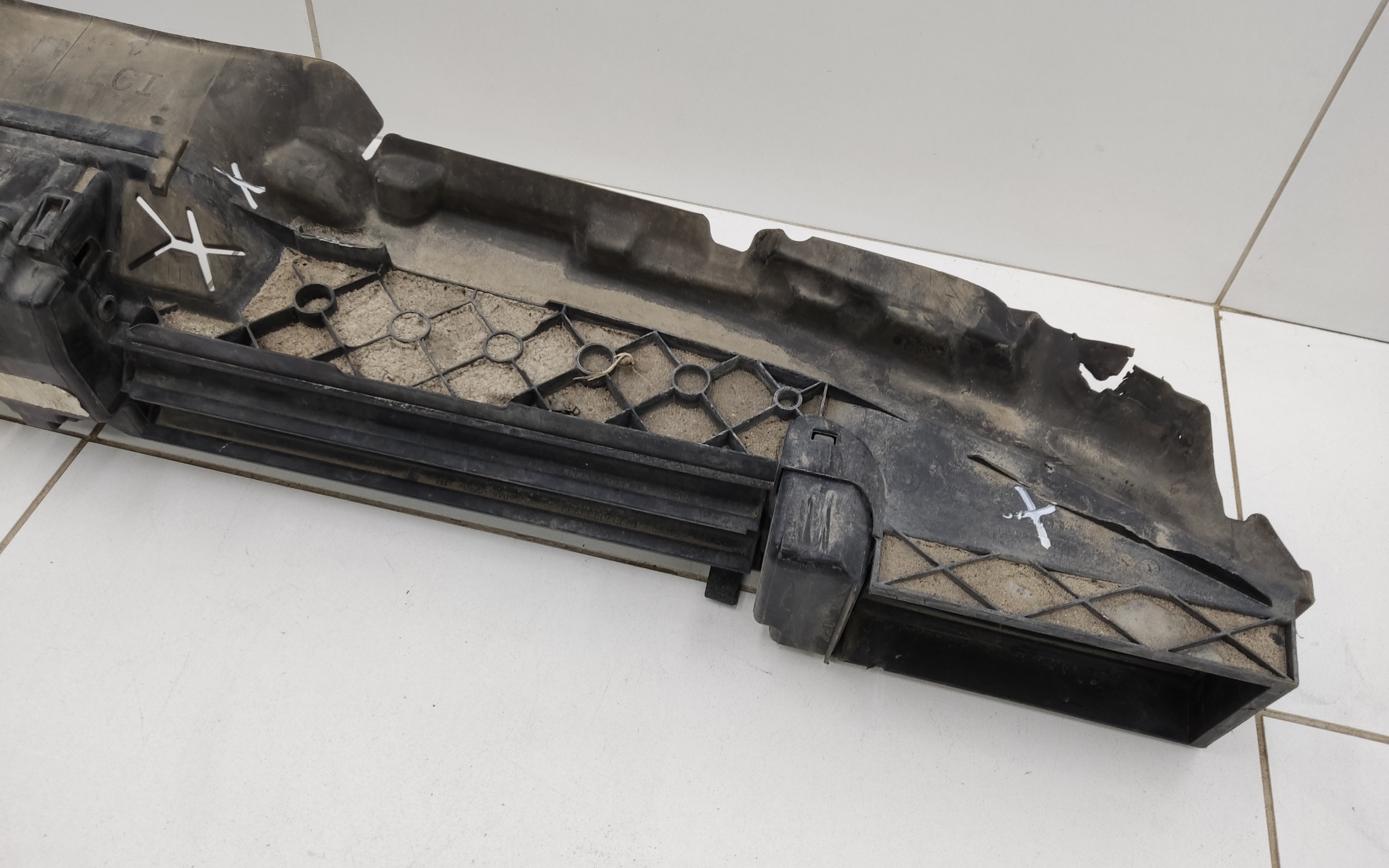 Воздуховод радиатора нижний BMW X7 G07