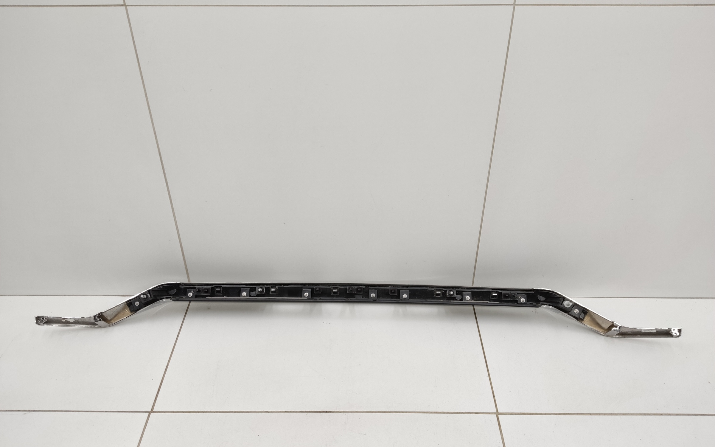 Накладка крышки багажника хром Geely Tugella 1