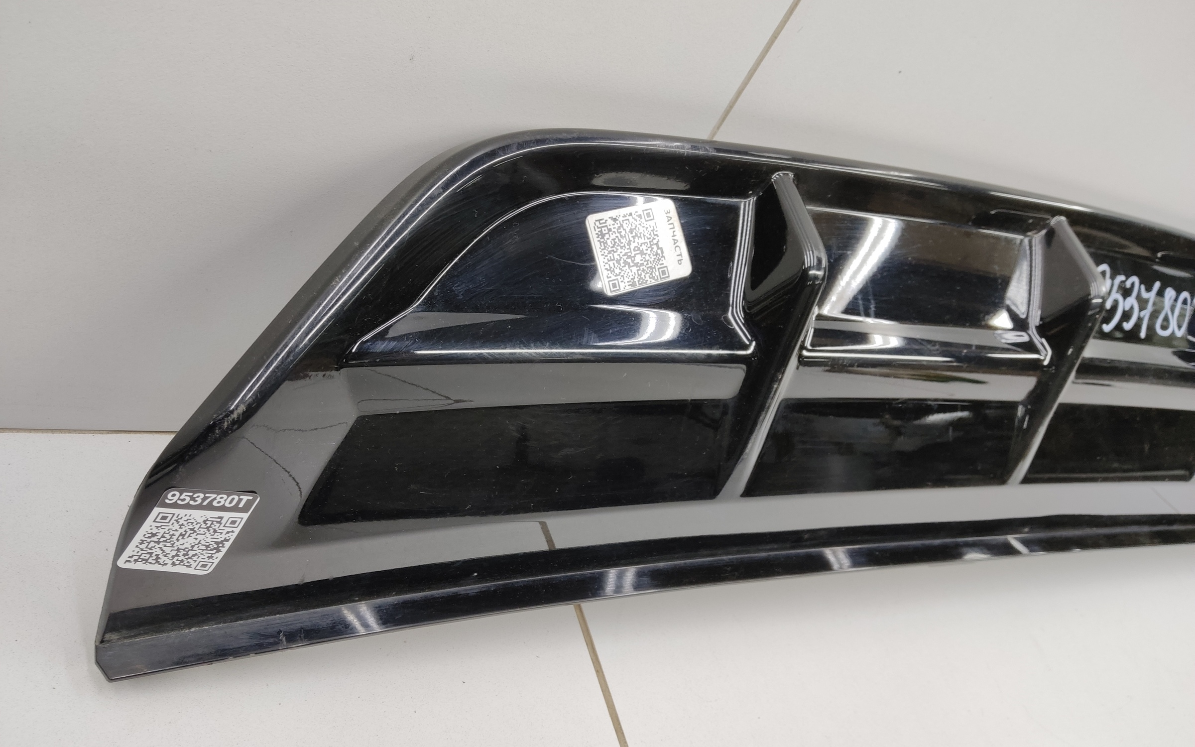 Накладка юбки заднего бампера Geely Tugella Restail