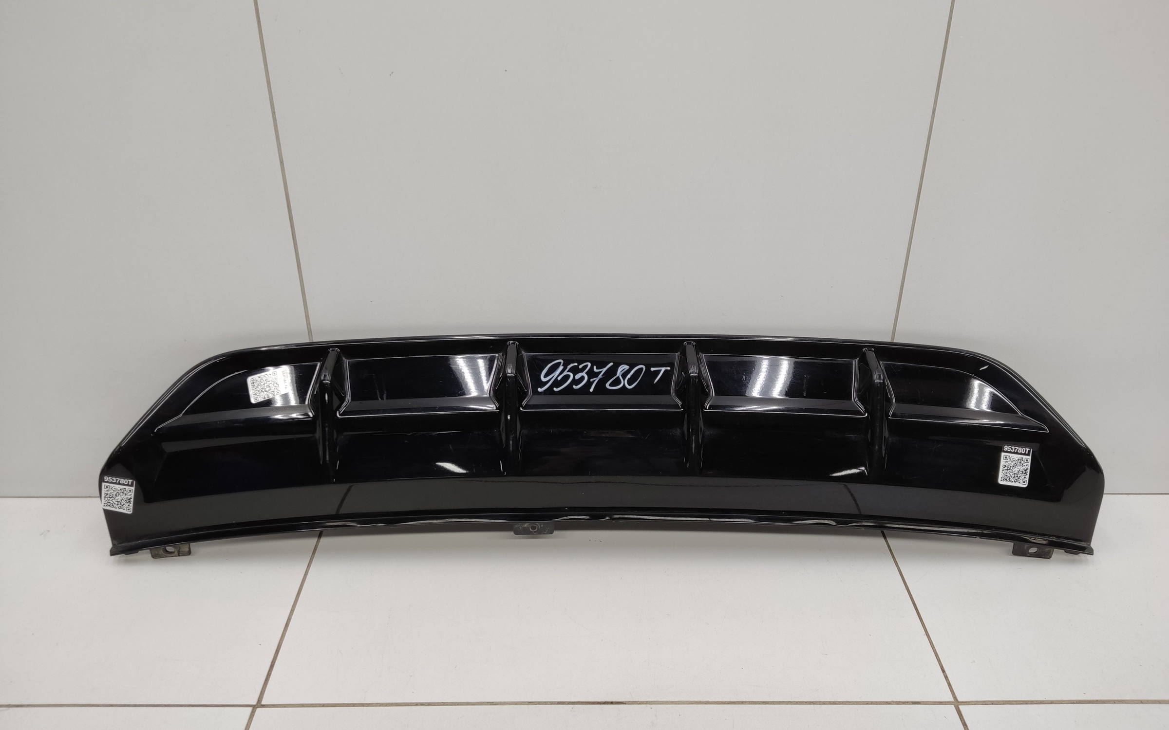 Накладка юбки заднего бампера Geely Tugella Restail