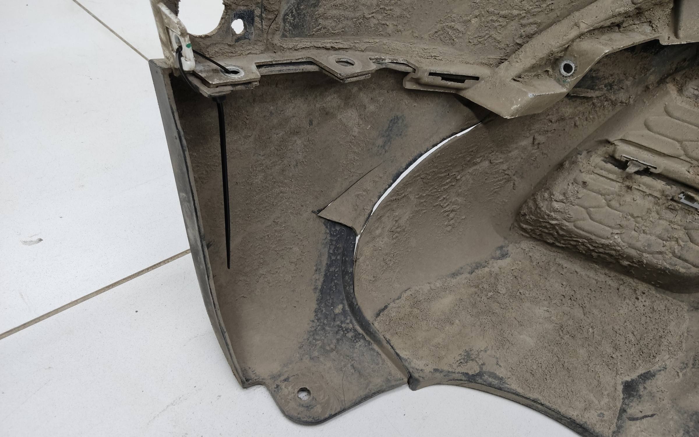 Бампер задний верхняя часть Haval Jolion Restail с отверстиями под накладки