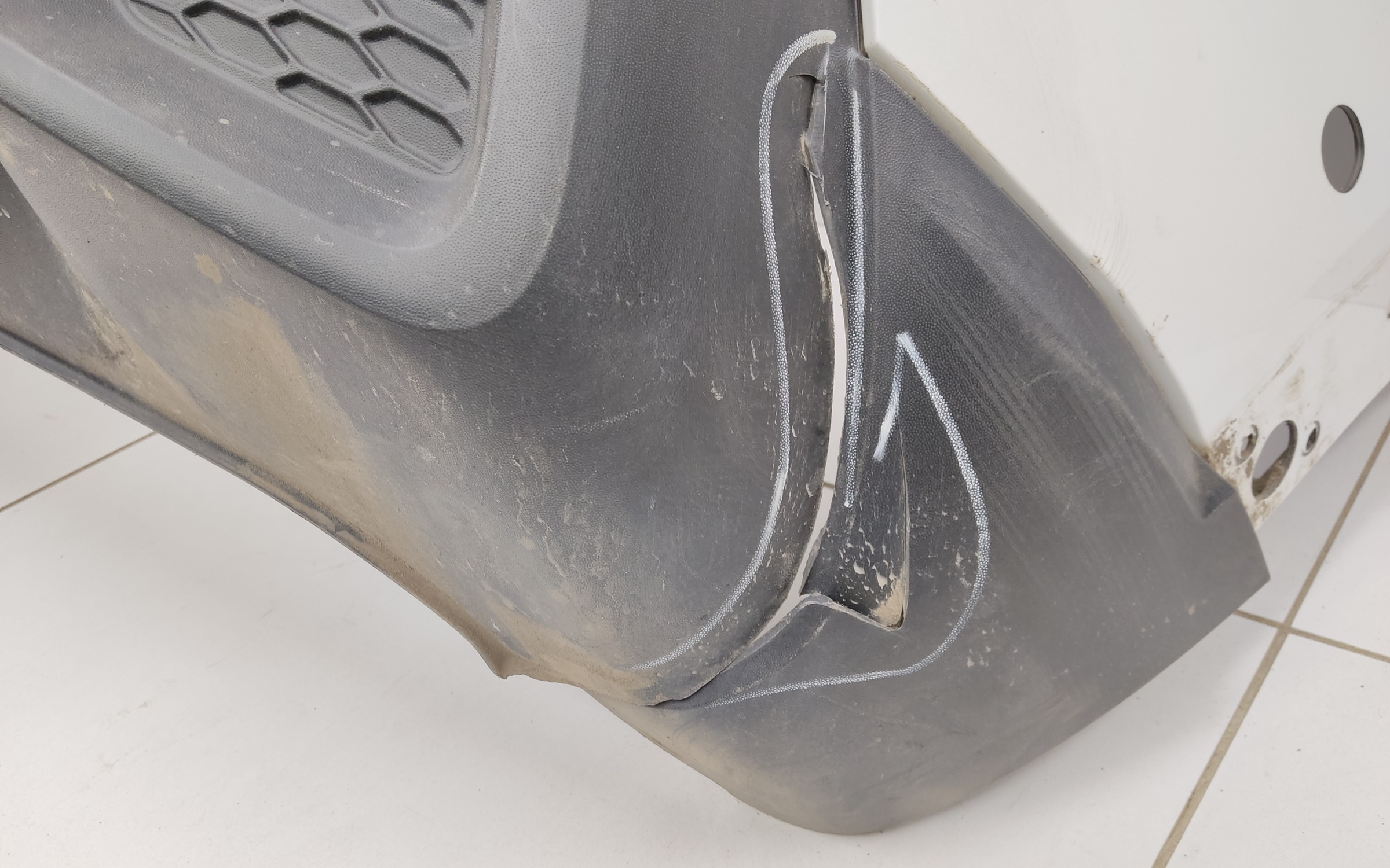 Бампер задний верхняя часть Haval Jolion Restail с отверстиями под накладки