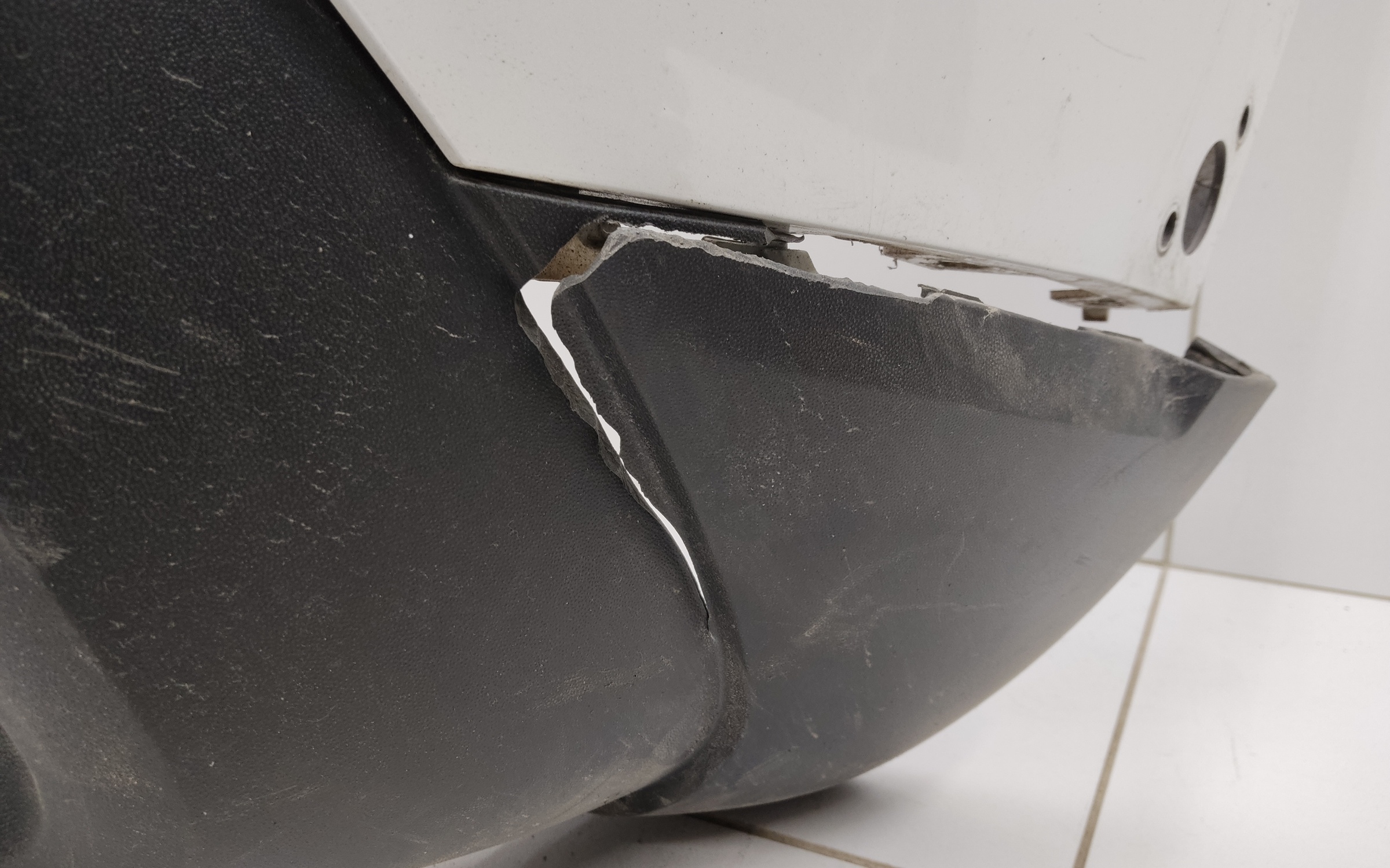 Бампер задний верхняя часть Haval Jolion Restail с отверстиями под накладки