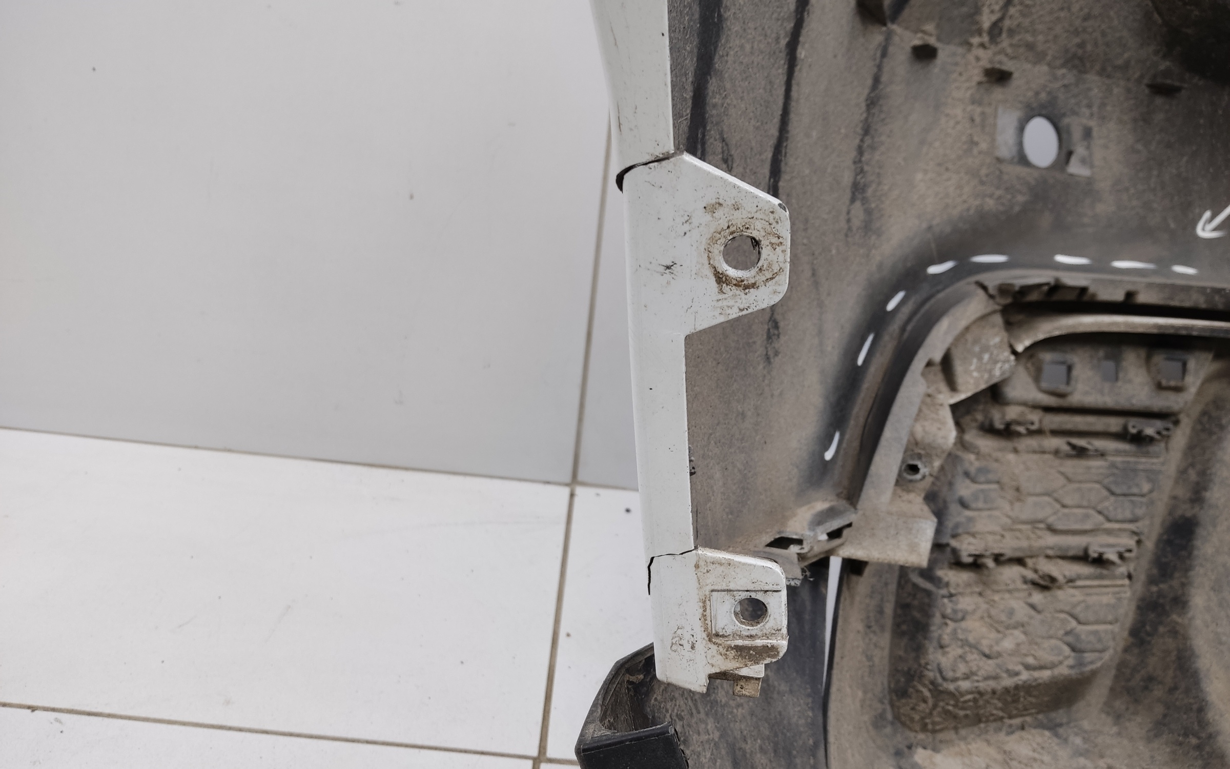 Бампер задний верхняя часть Haval Jolion Restail с отверстиями под накладки