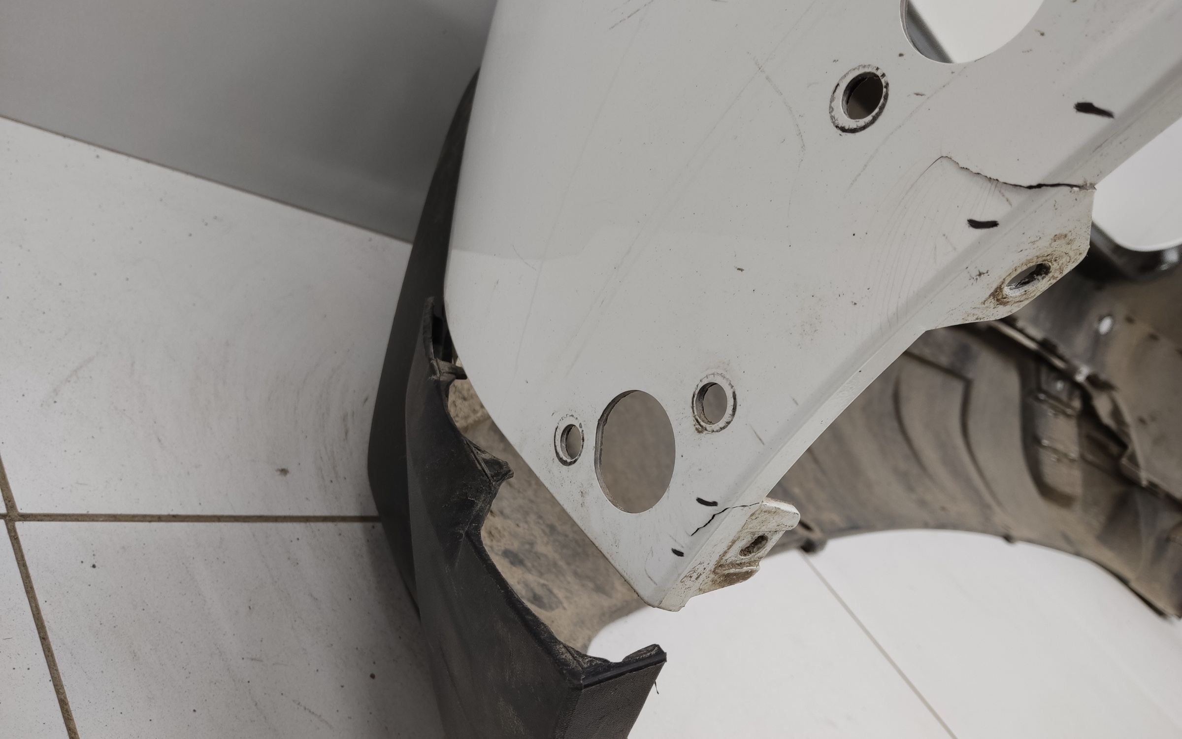 Бампер задний верхняя часть Haval Jolion Restail с отверстиями под накладки