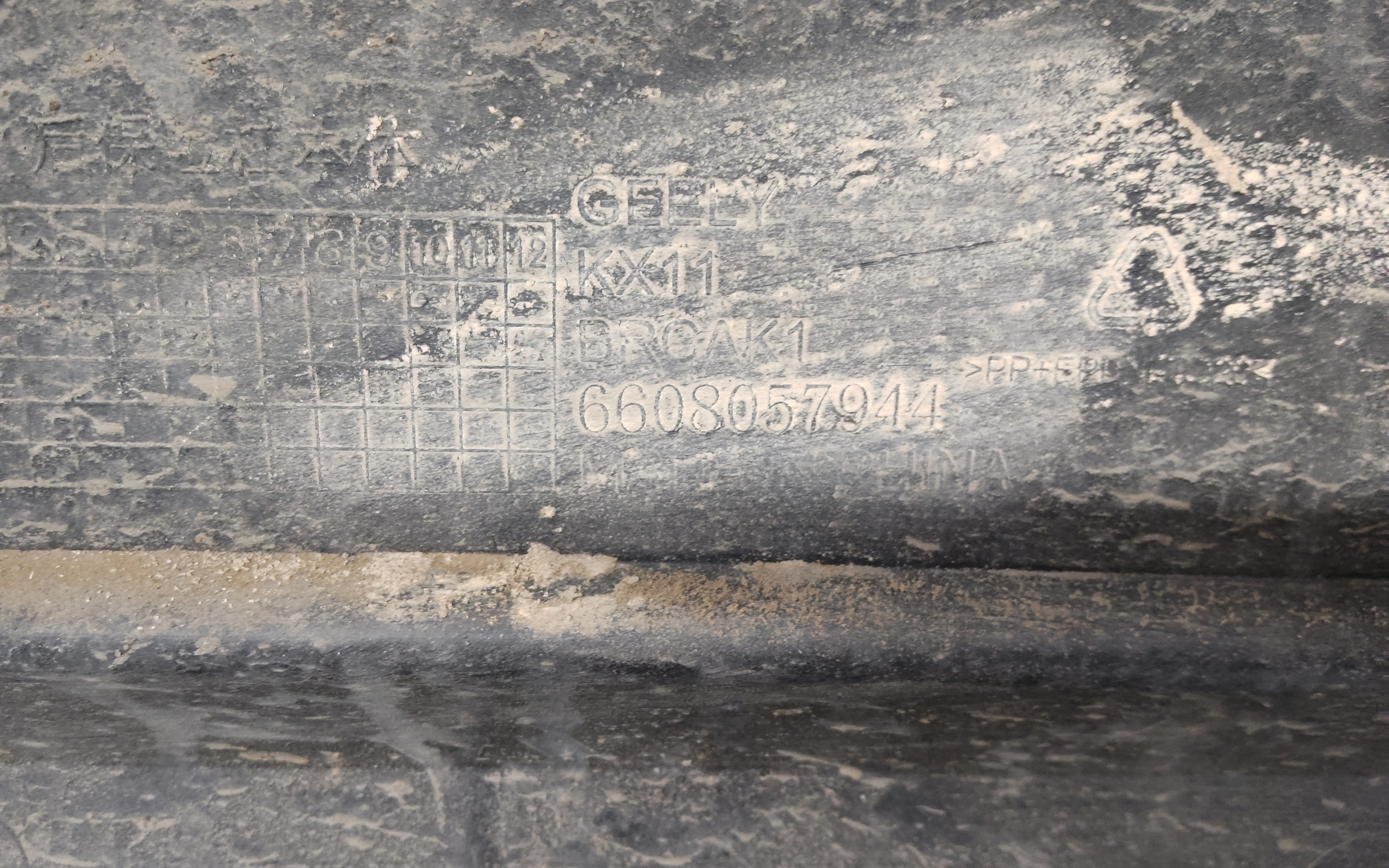 Бампер задний Geely Monjaro