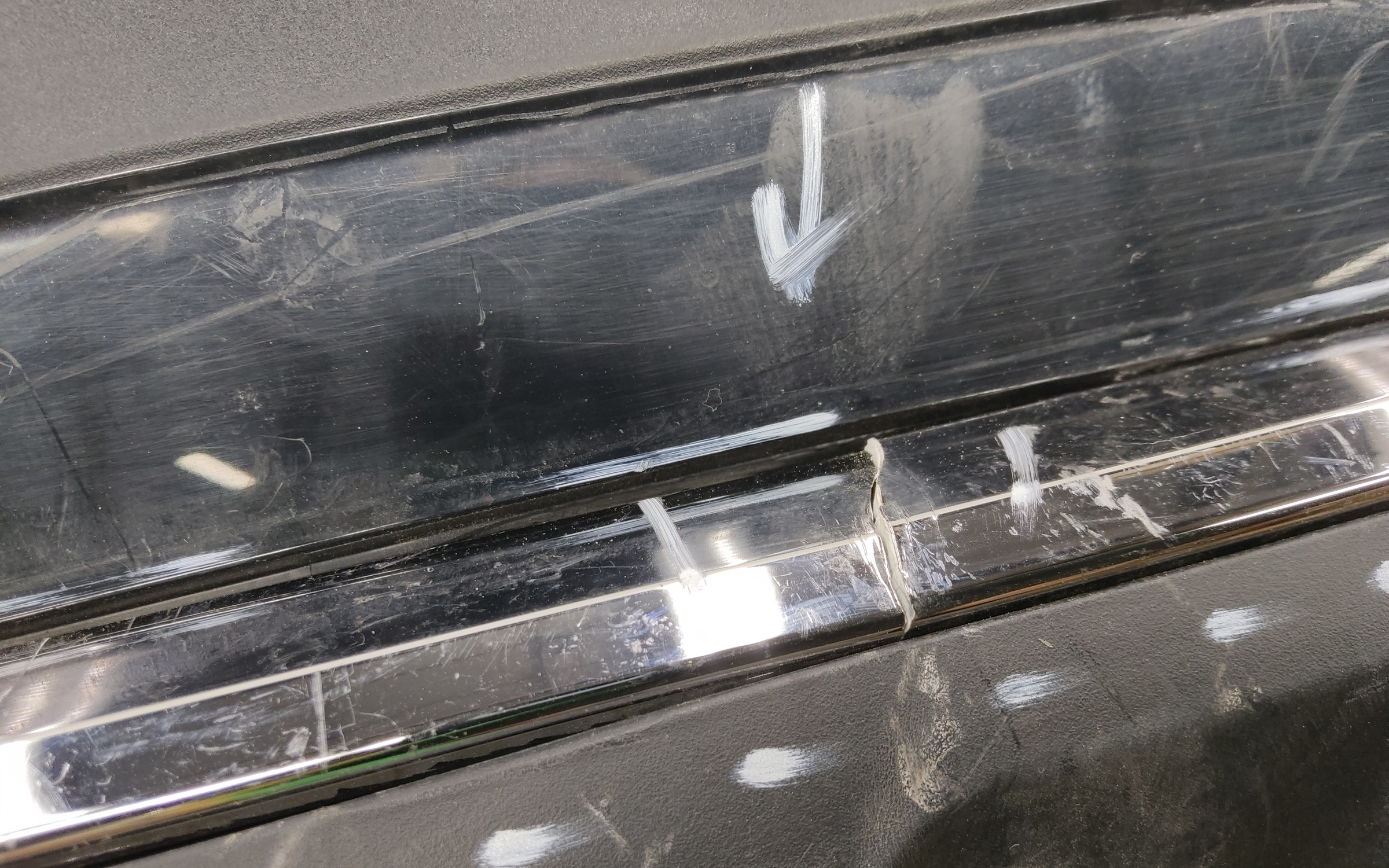 Бампер задний Geely Monjaro