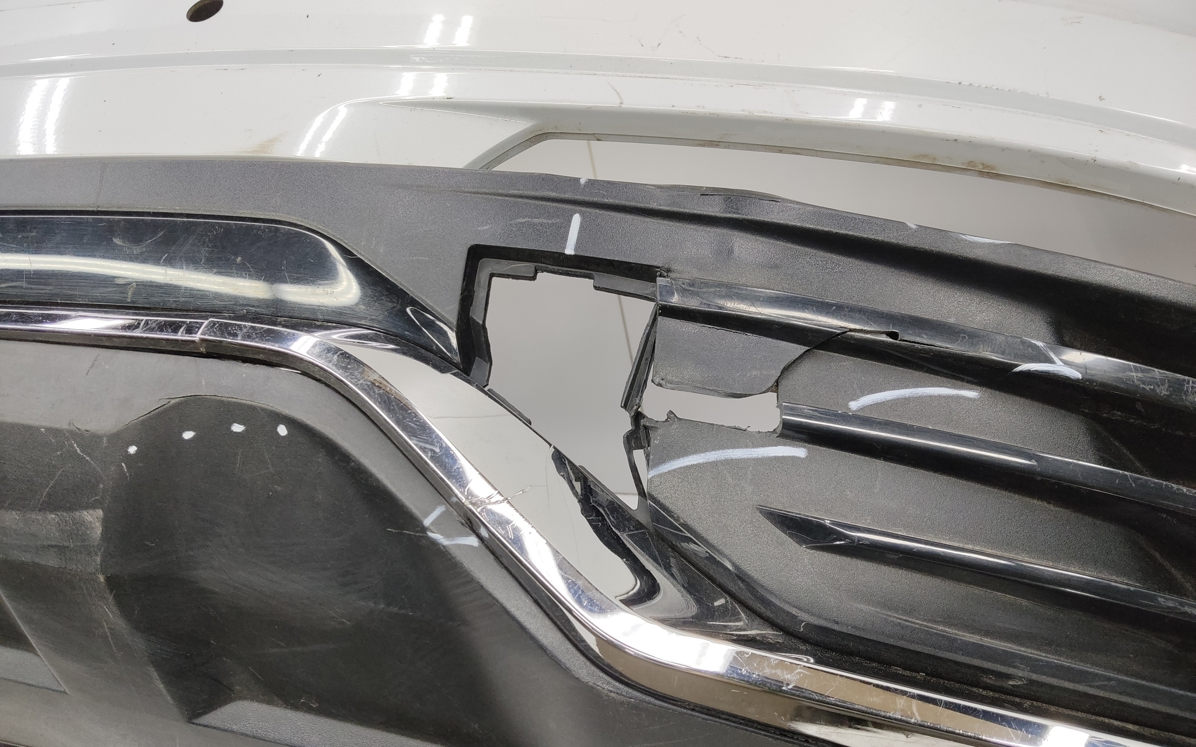 Бампер задний Geely Monjaro