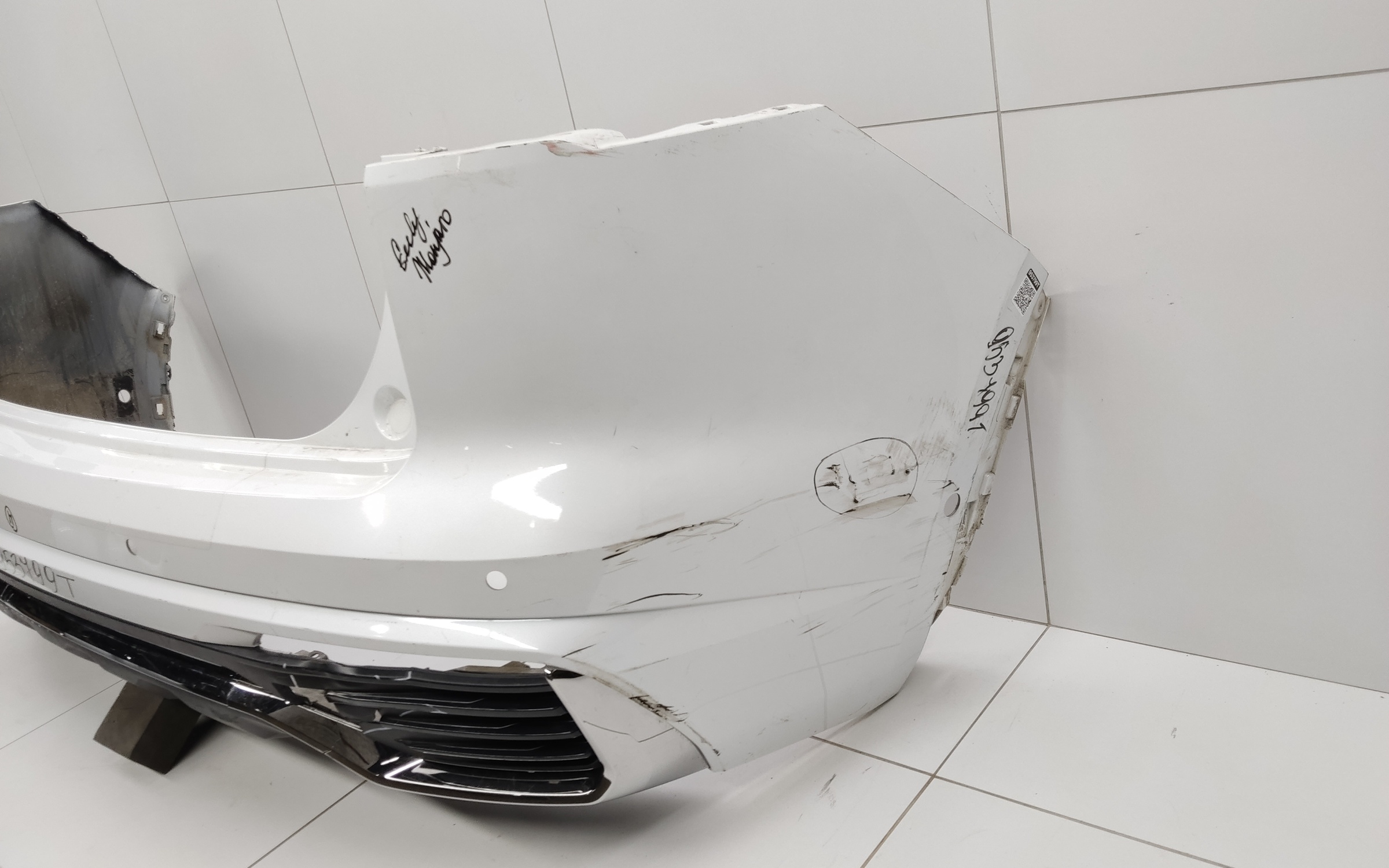 Бампер задний Geely Monjaro