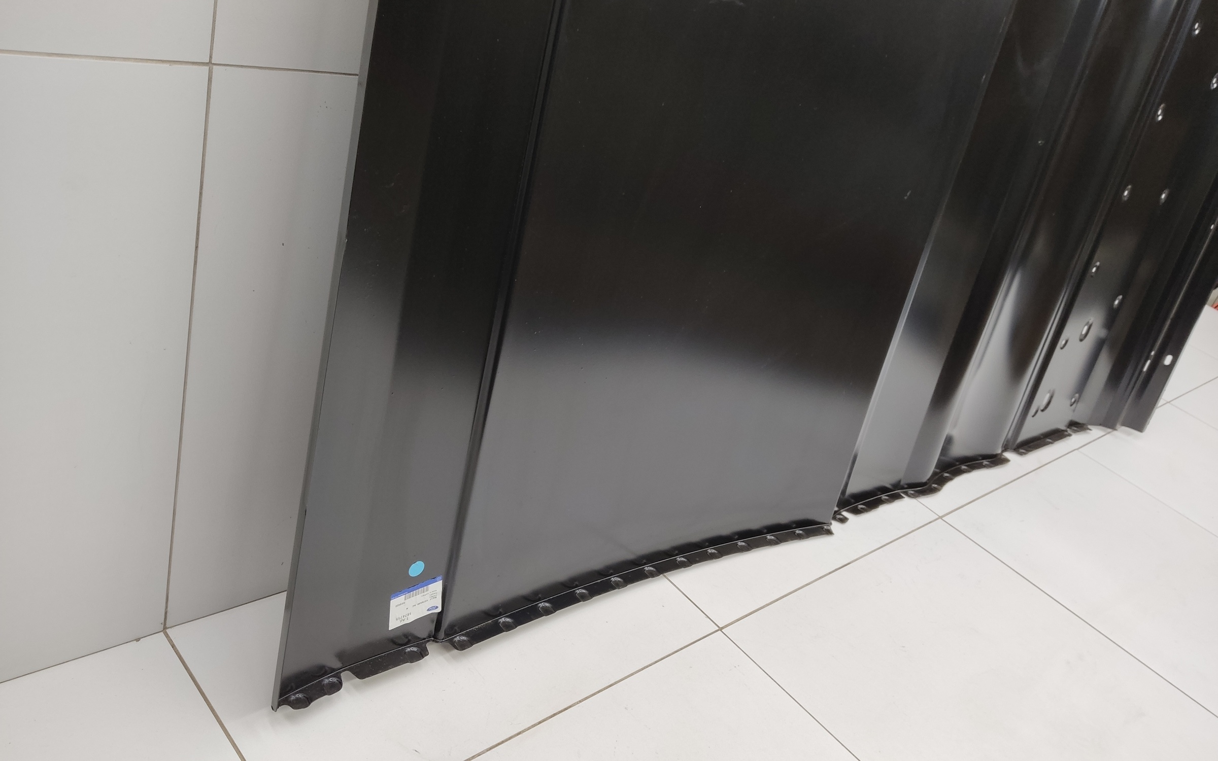 Боковая панель кузова левая глухая средняя часть Ford Transit 7