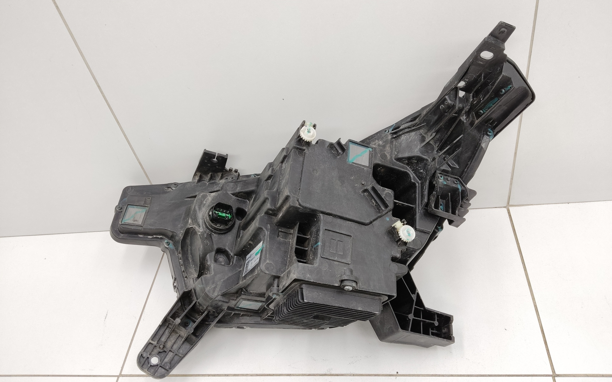 Фара передняя правая Tank 400 LED