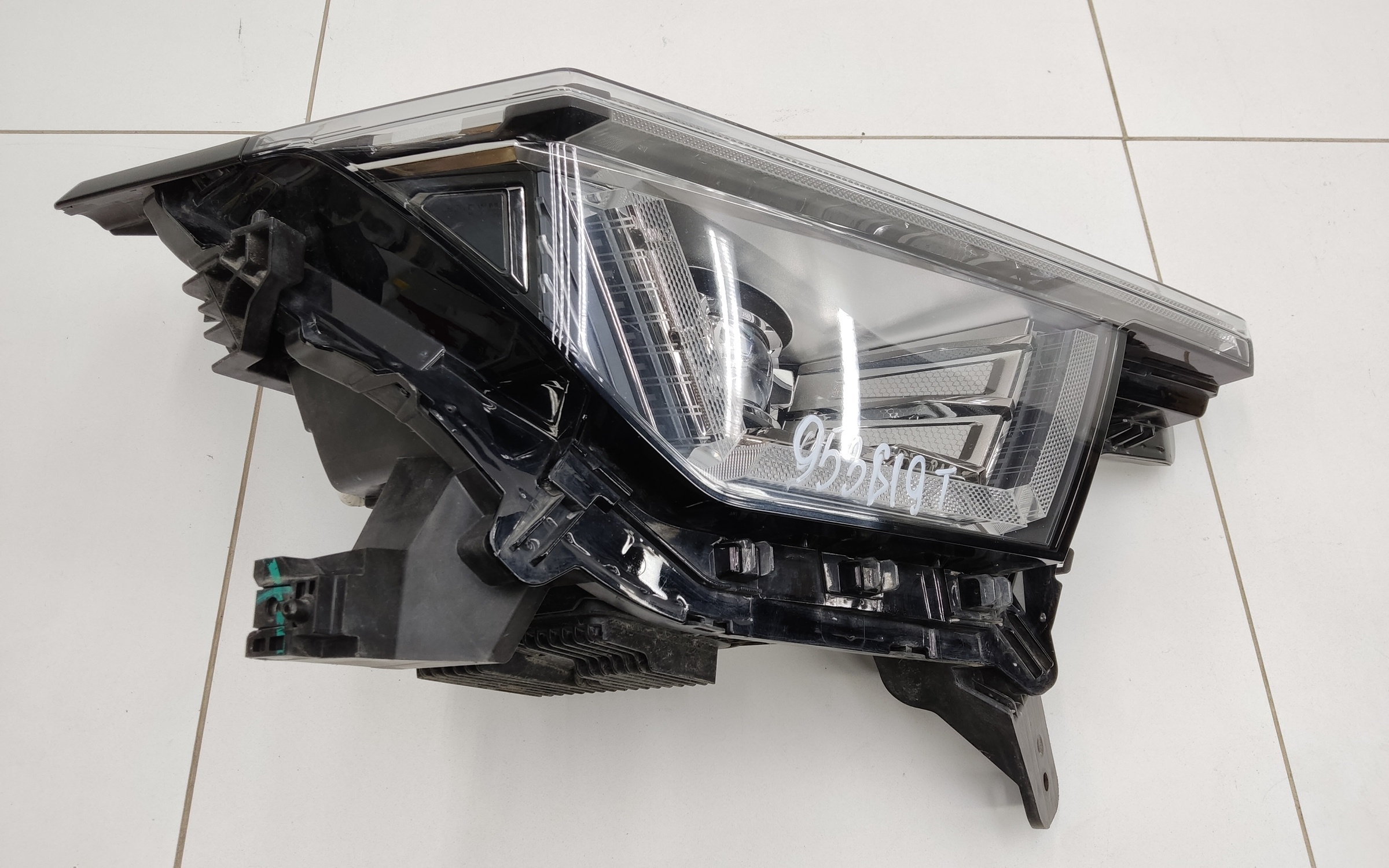 Фара передняя правая Tank 400 LED