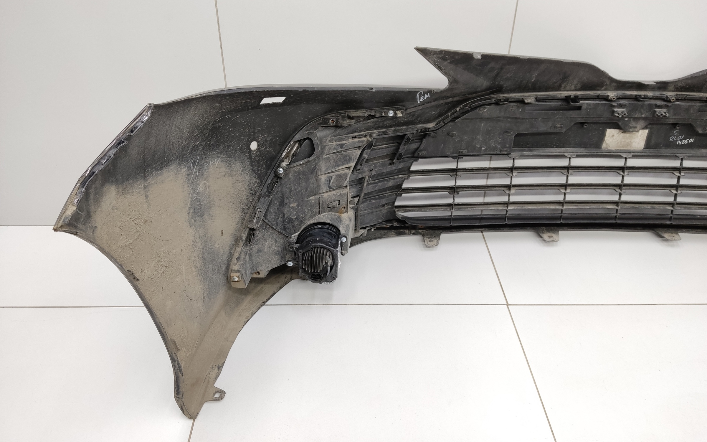 Бампер передний Toyota Camry V70 Restail