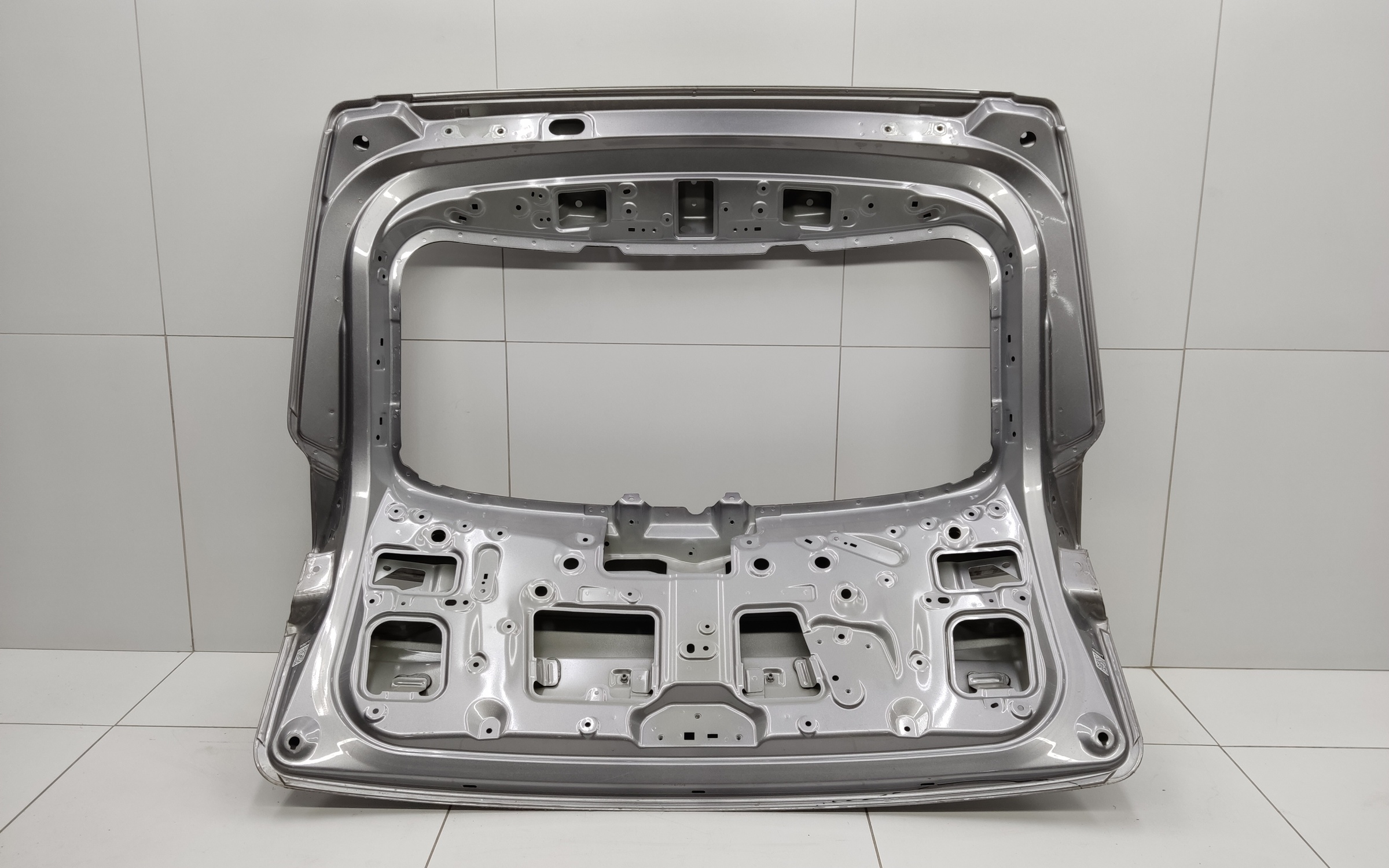 Крышка багажника Geely Monjaro