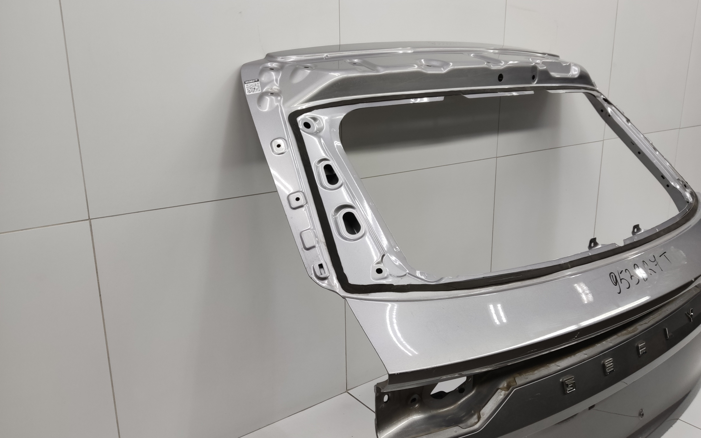 Крышка багажника Geely Monjaro