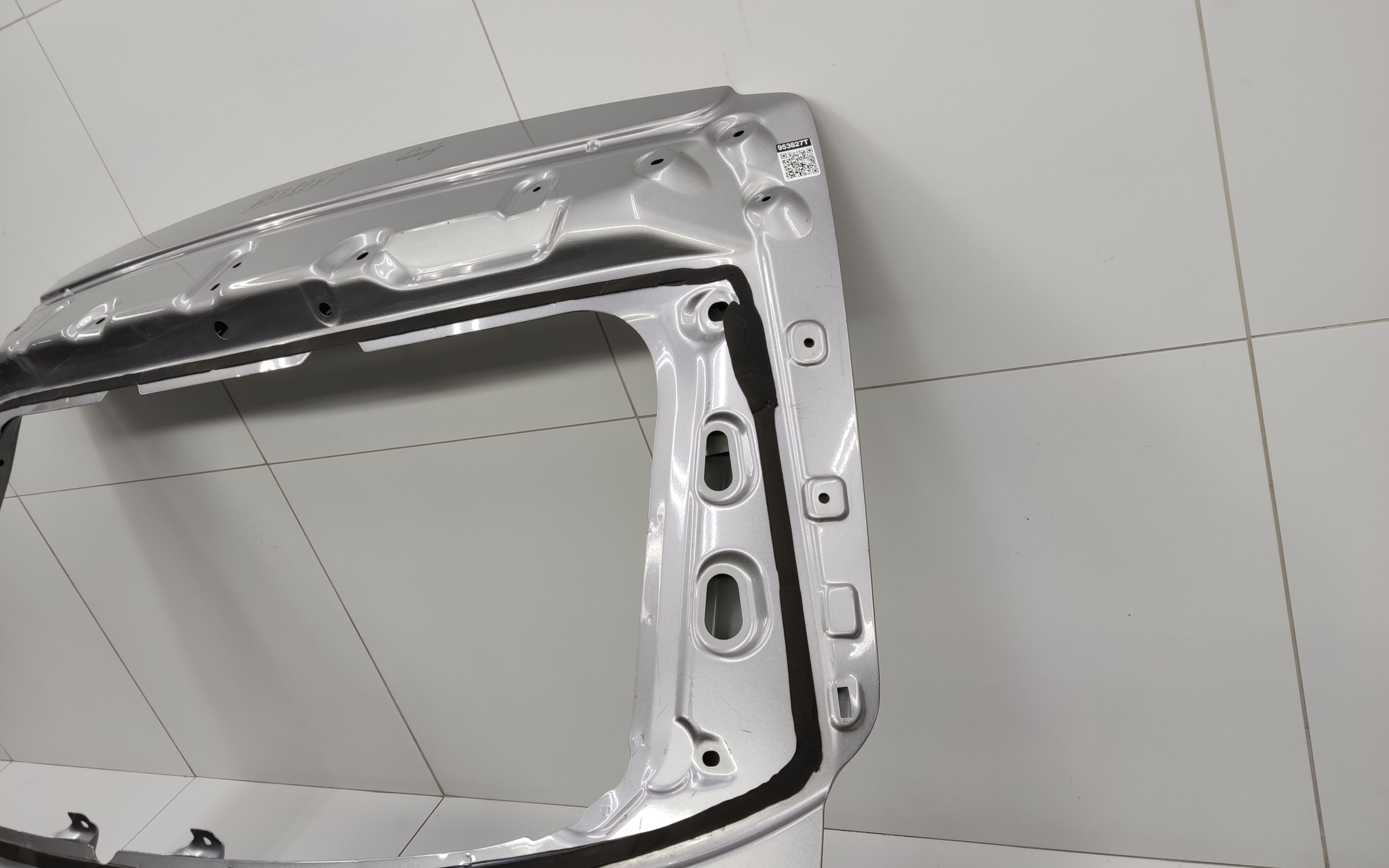 Крышка багажника Geely Monjaro