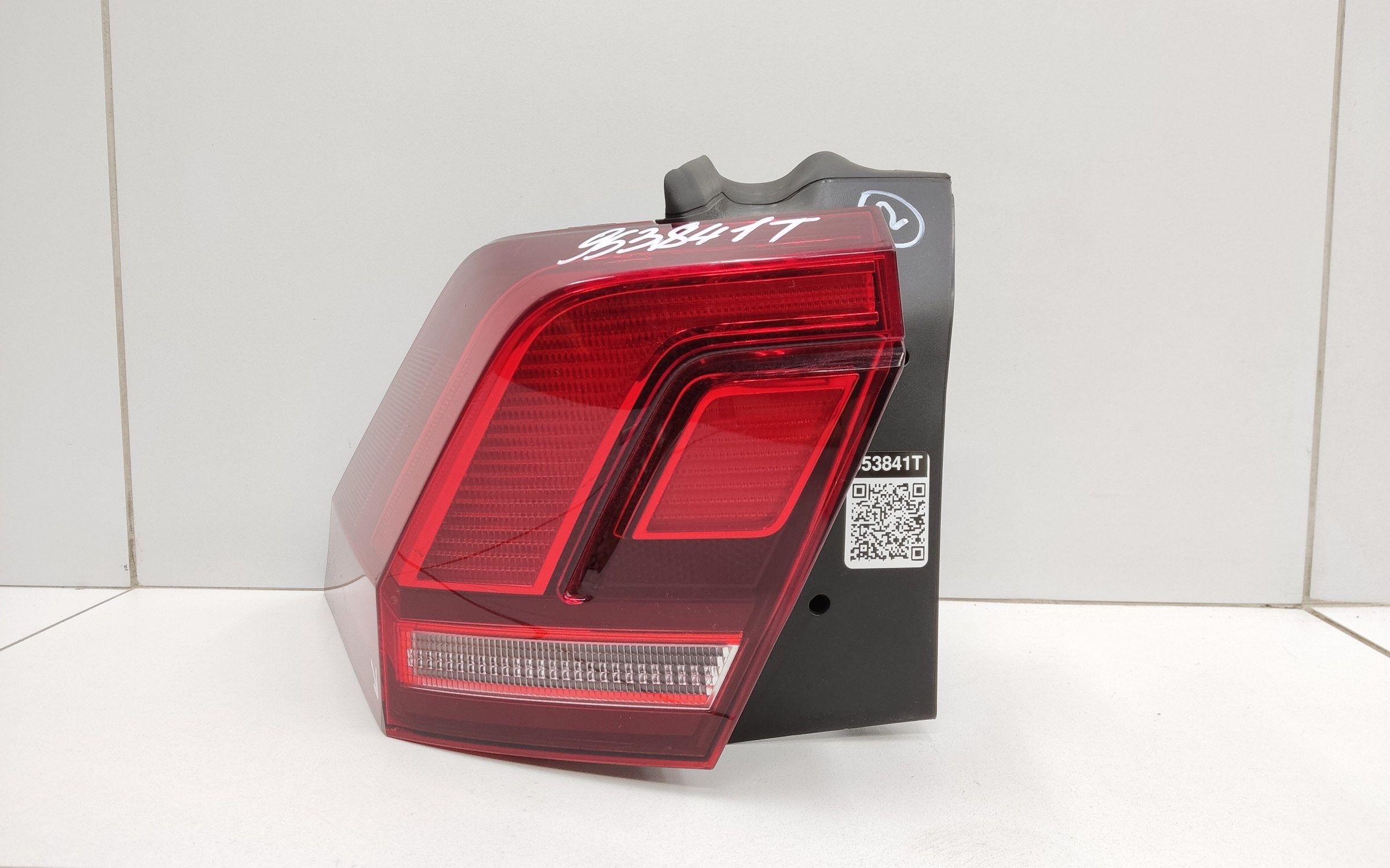 Фонарь задний левый наружный Volkswagen Tiguan 2 LED