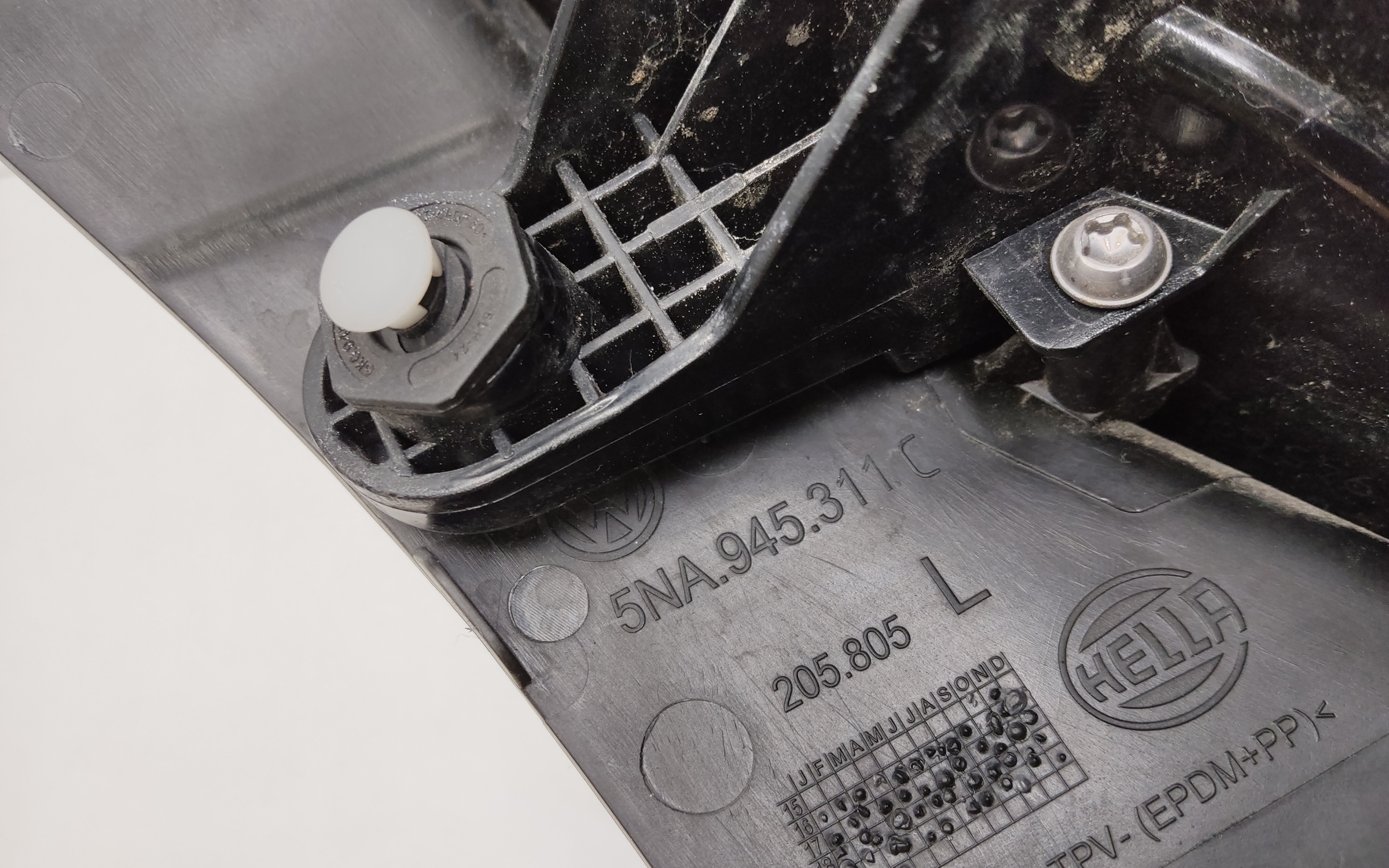 Фонарь задний левый наружный Volkswagen Tiguan 2 LED