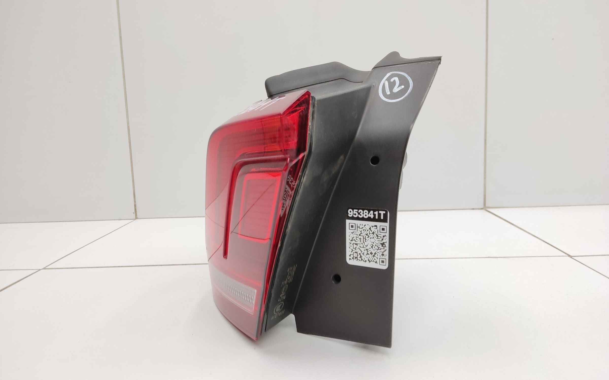 Фонарь задний левый наружный Volkswagen Tiguan 2 LED