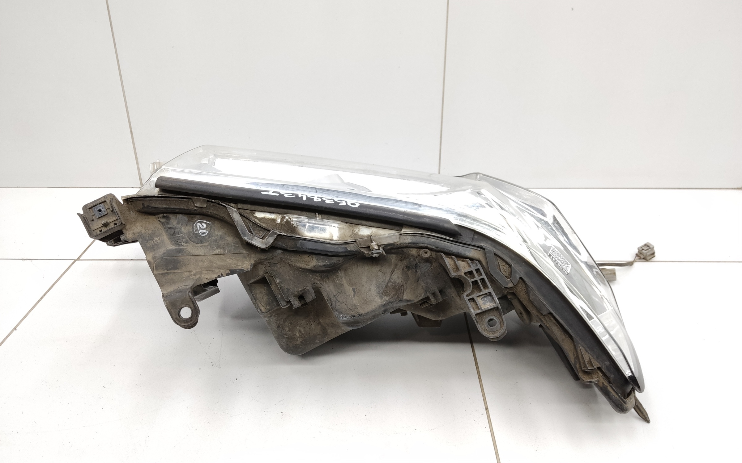 Фара передняя правая Toyota Land Cruiser 200 Restail 2 LED светлая