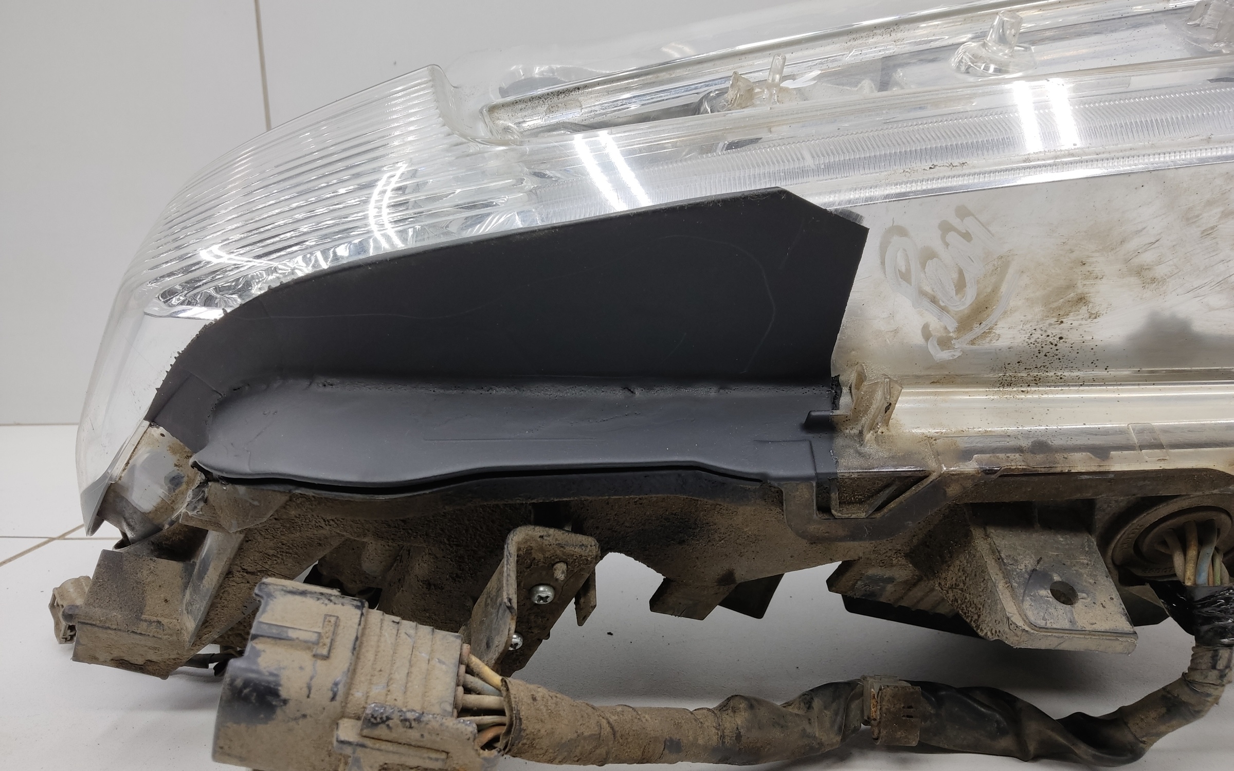 Фара передняя правая Toyota Land Cruiser 200 Restail 2 LED светлая