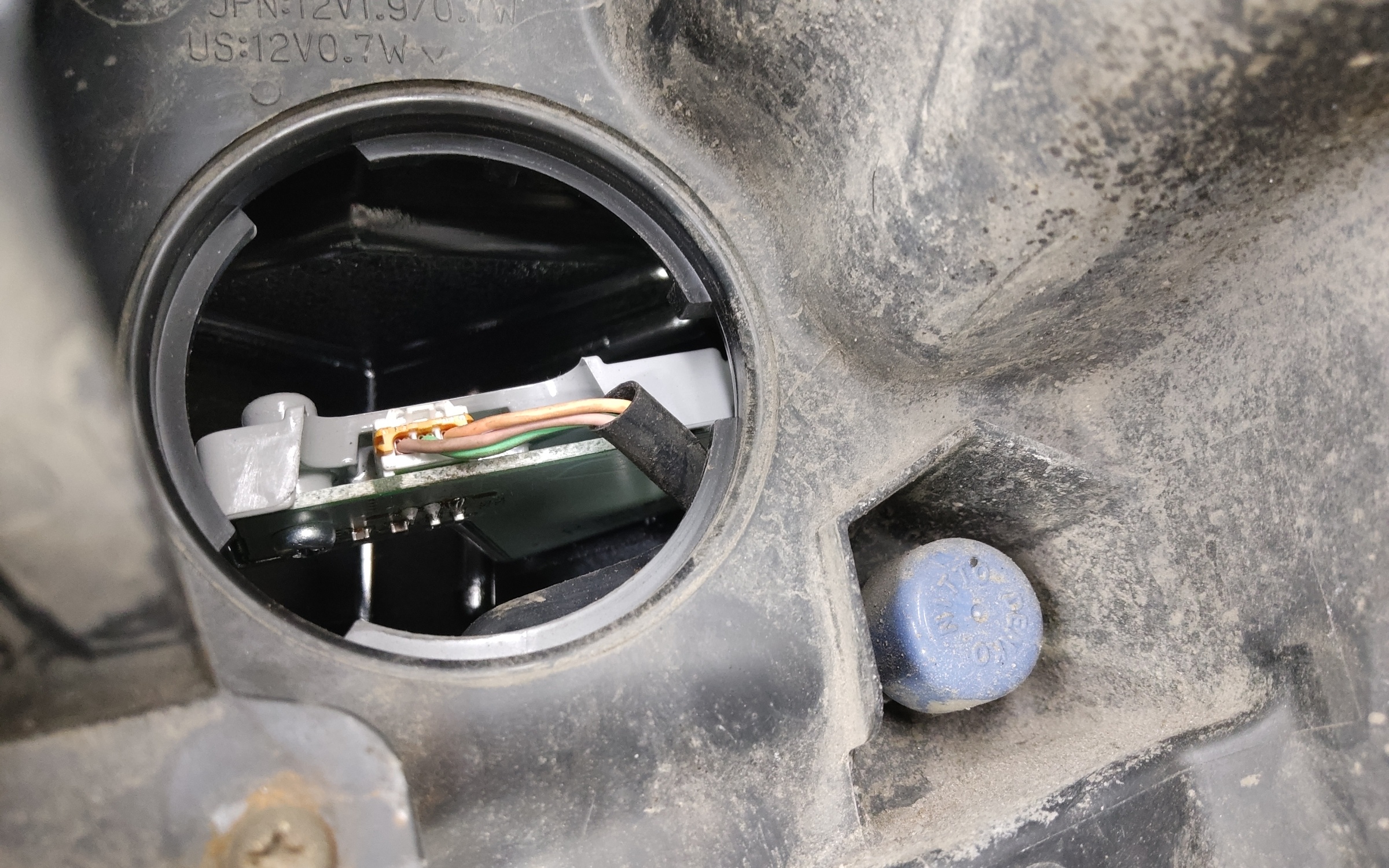 Фара передняя правая Toyota Land Cruiser 200 Restail 2 LED светлая