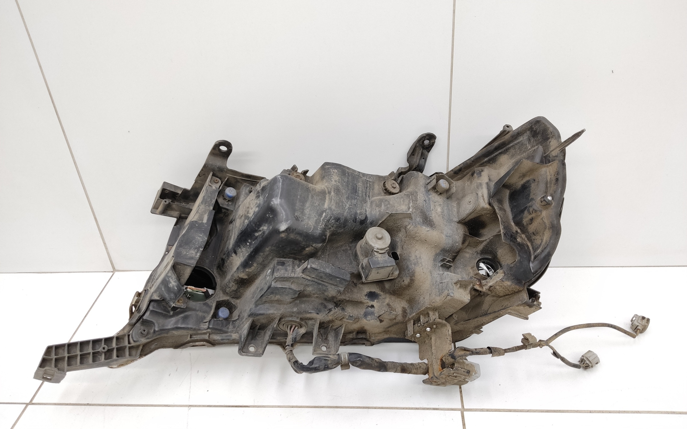 Фара передняя правая Toyota Land Cruiser 200 Restail 2 LED светлая