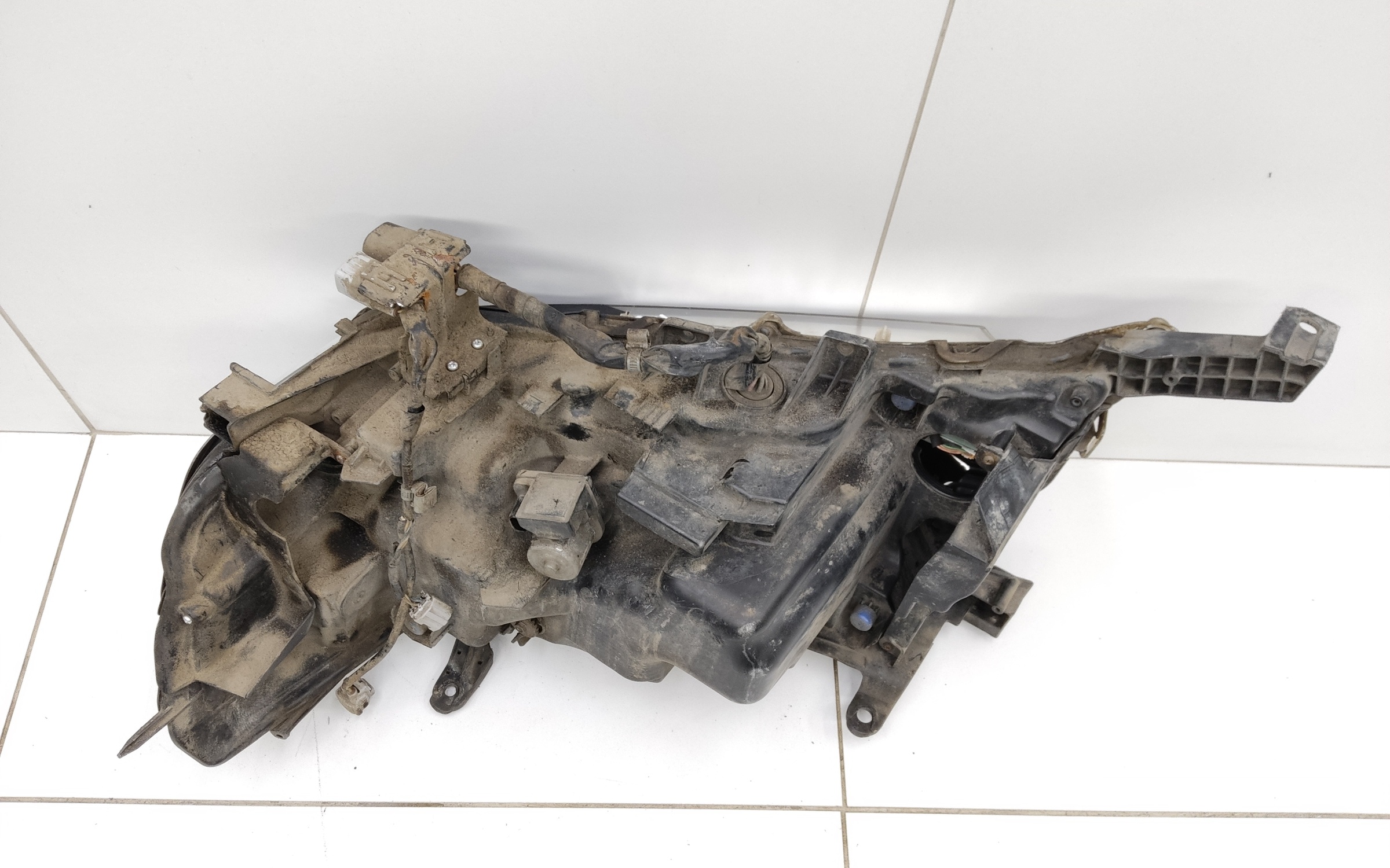 Фара передняя правая Toyota Land Cruiser 200 Restail 2 LED светлая