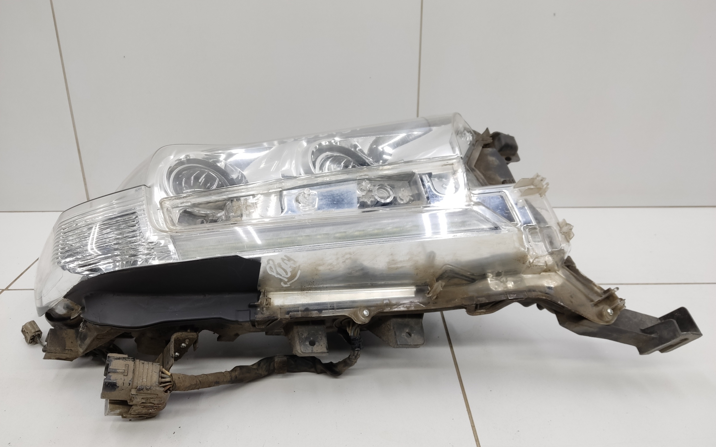Фара передняя правая Toyota Land Cruiser 200 Restail 2 LED светлая