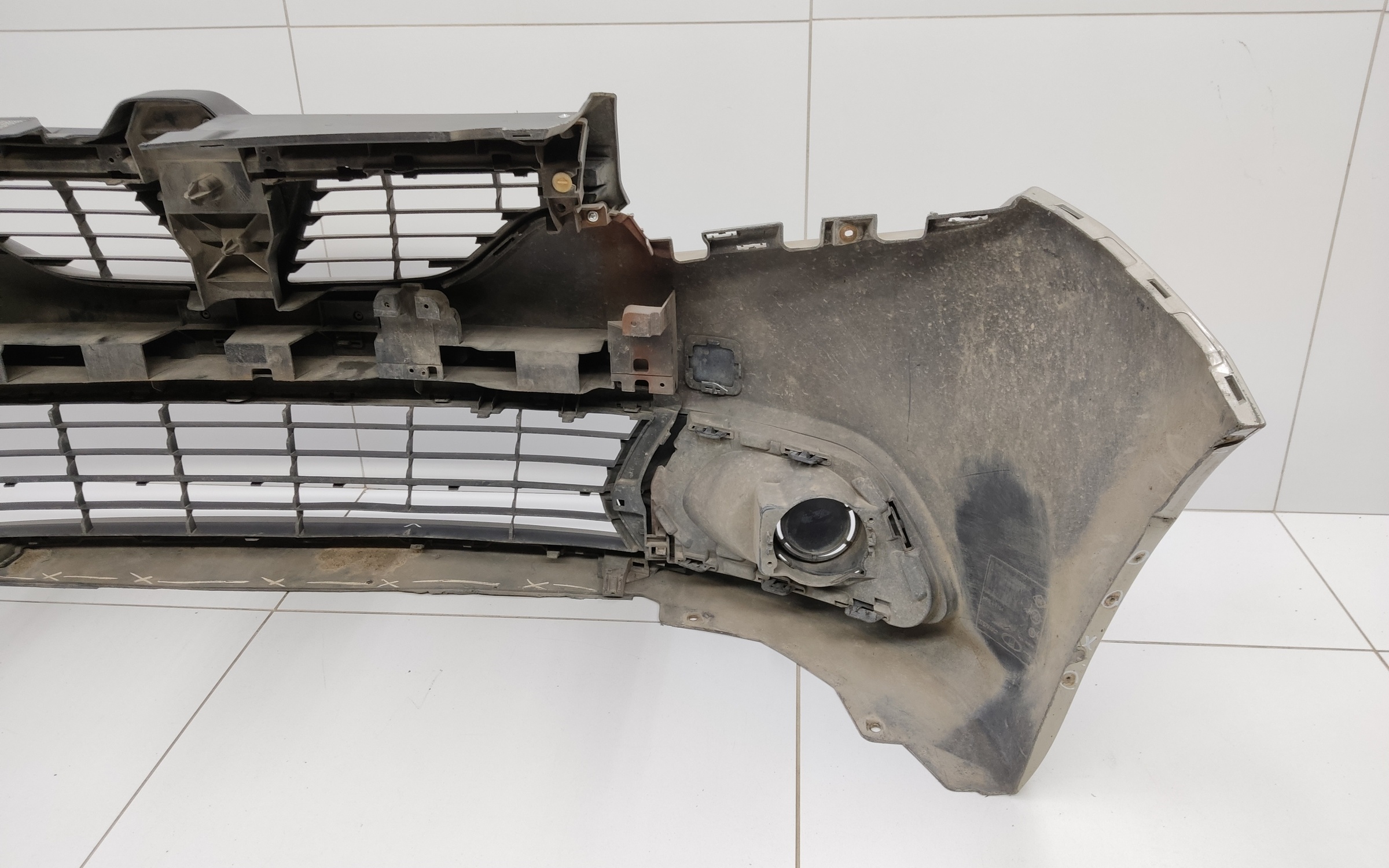 Бампер передний Renault Logan 2