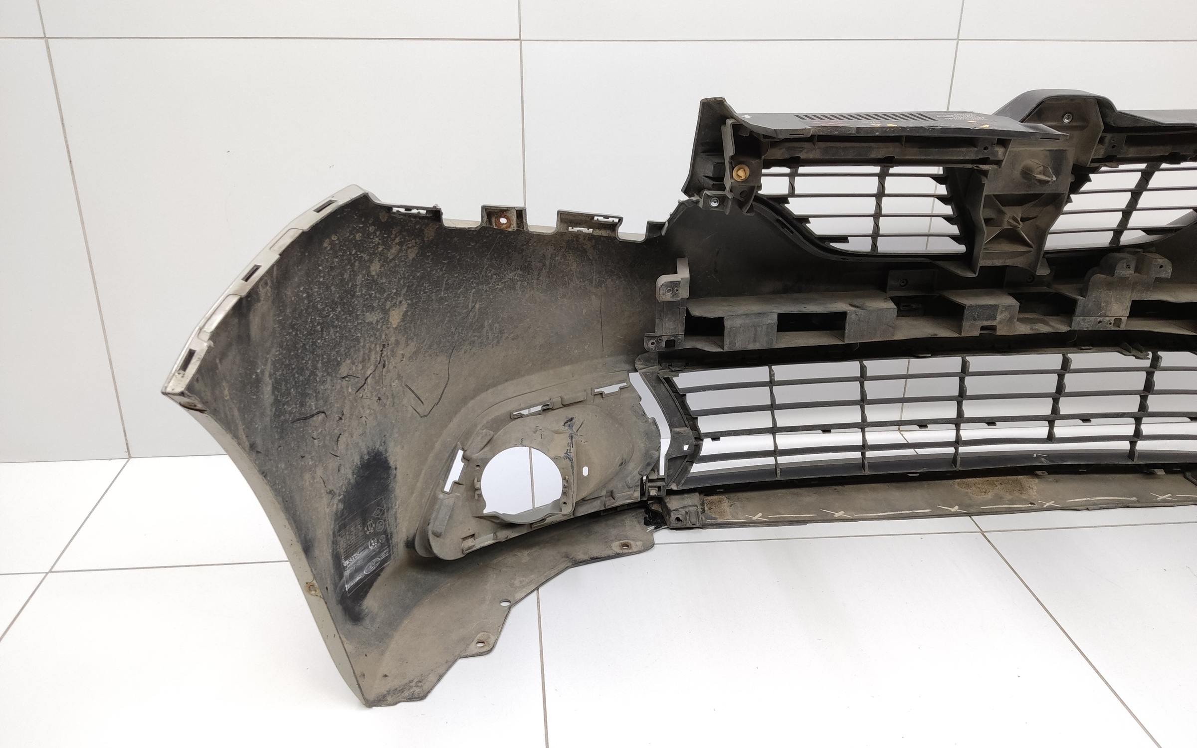 Бампер передний Renault Logan 2