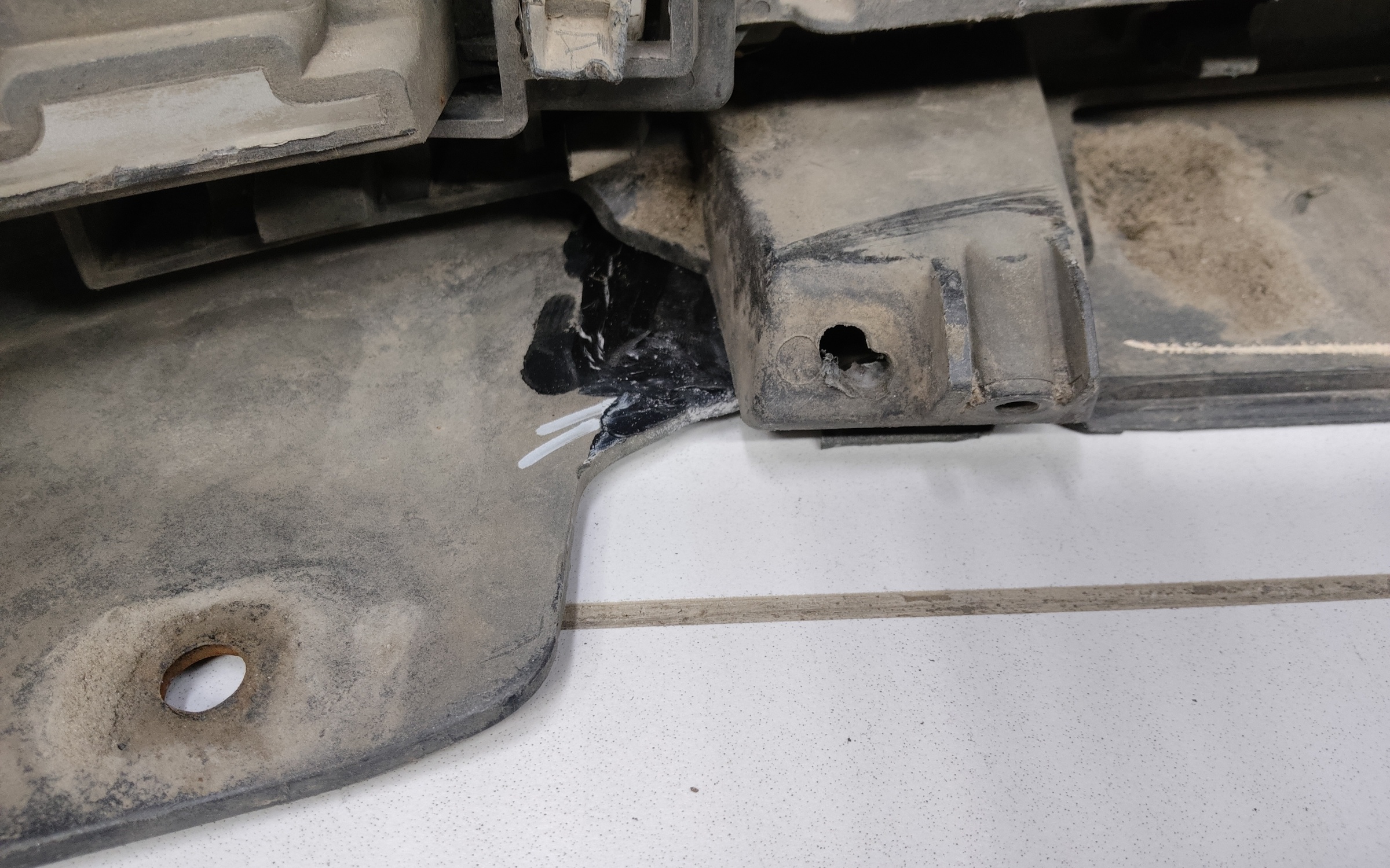 Бампер передний Renault Logan 2