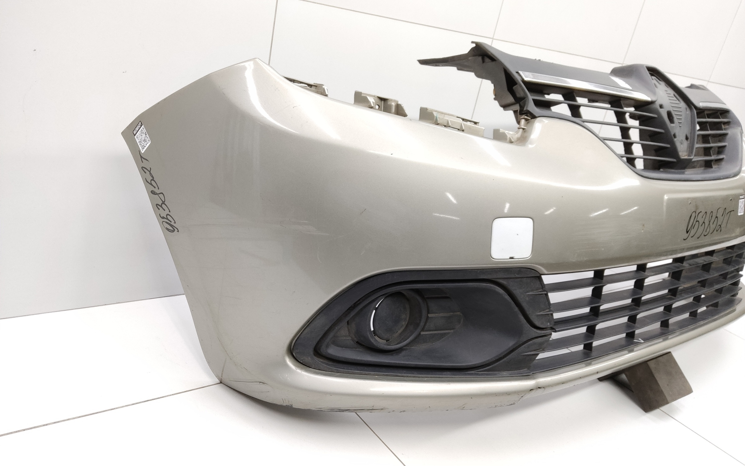 Бампер передний Renault Logan 2