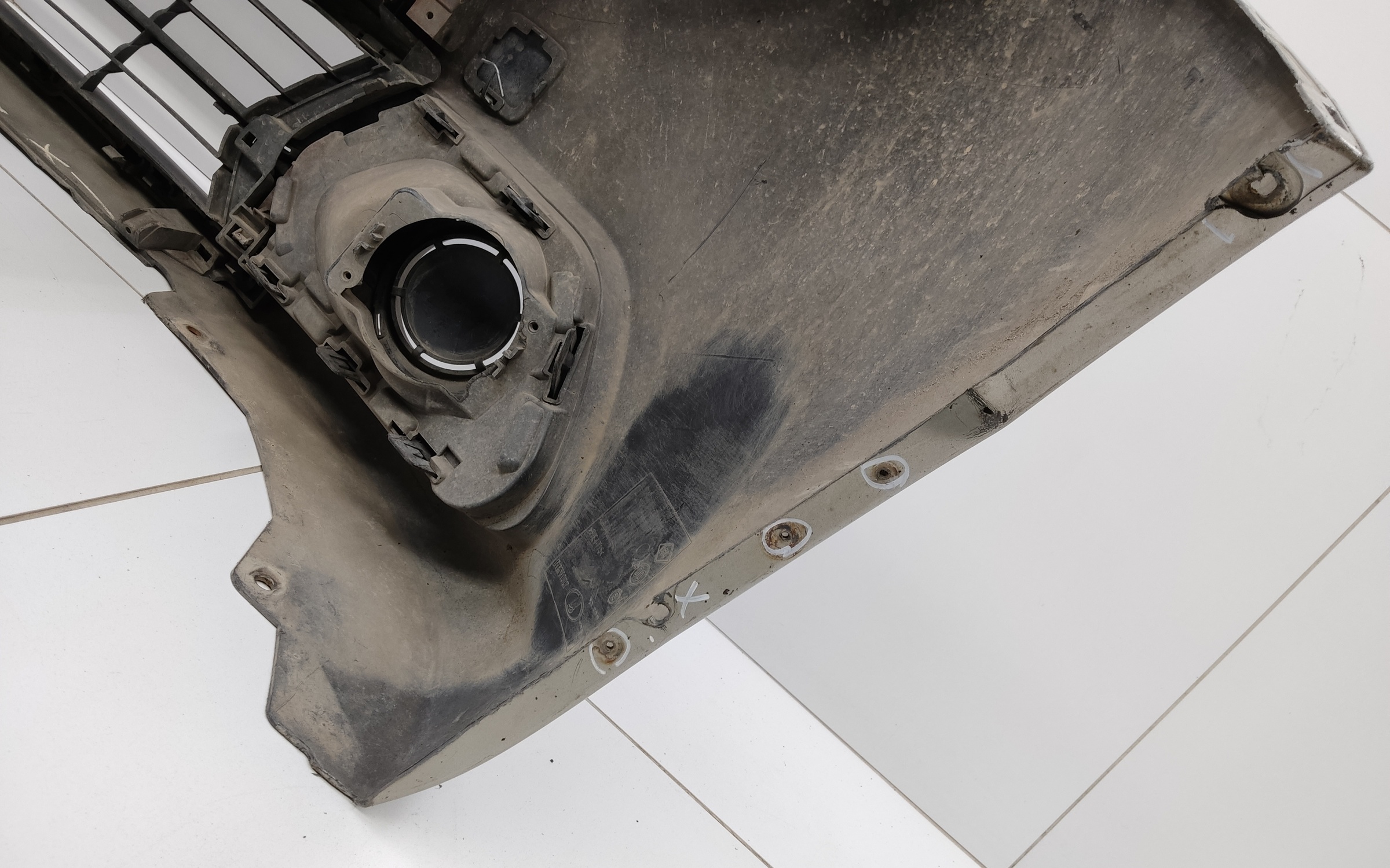 Бампер передний Renault Logan 2