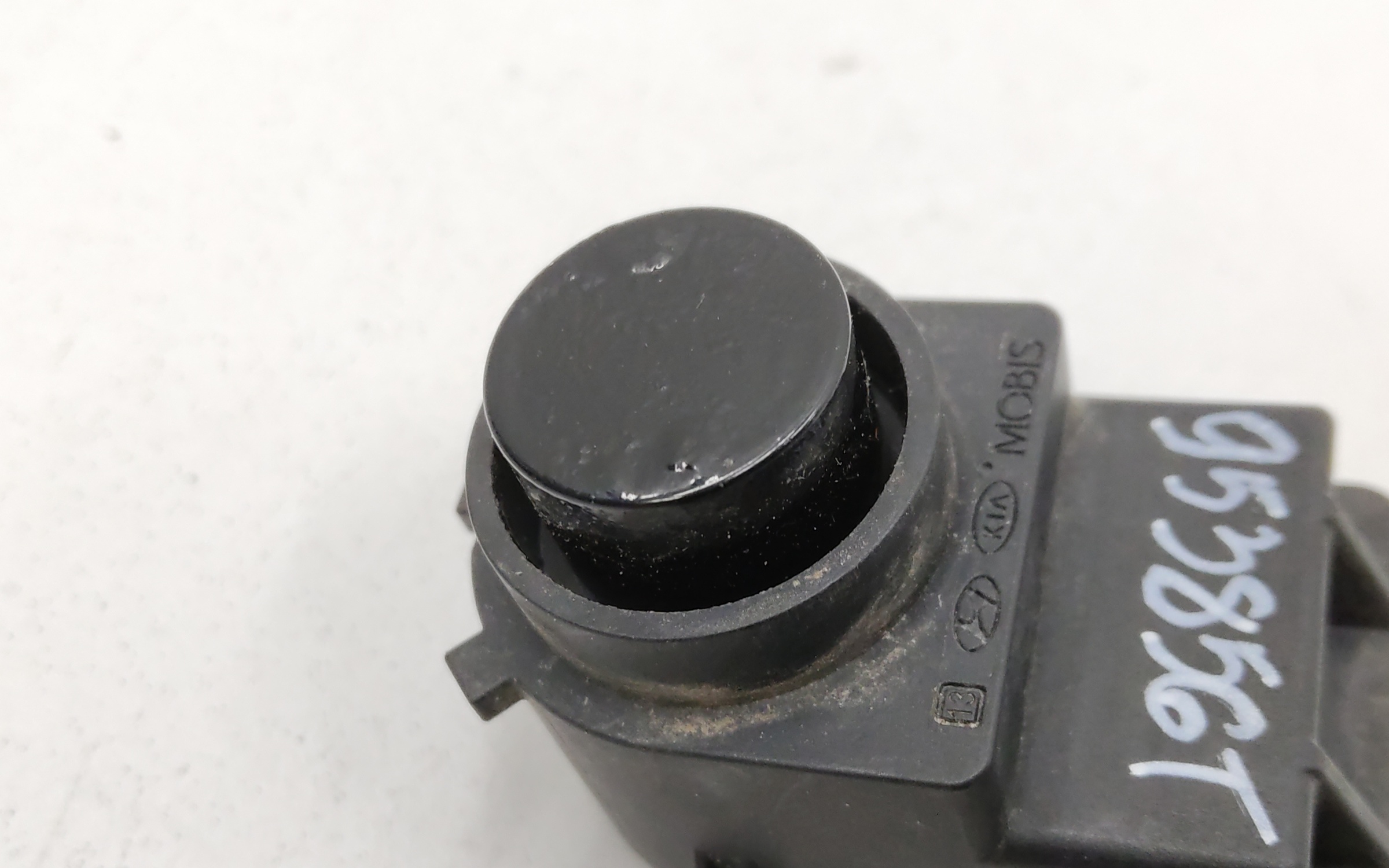 Датчик парковки передний в решетку " парктроник "  Kia Sorento 4