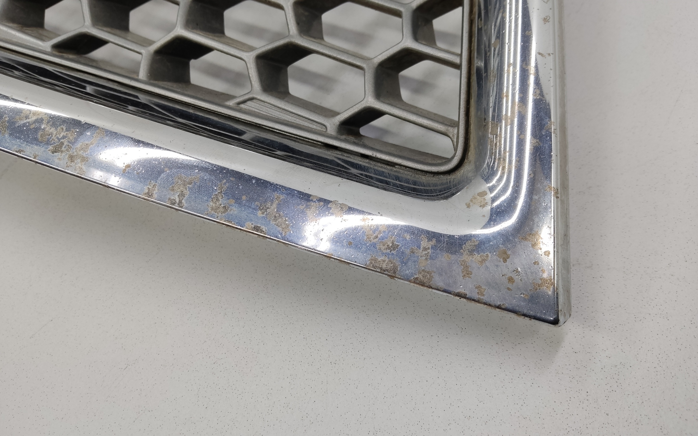 Решетка радиатора Mitsubishi Pajero Sport 2