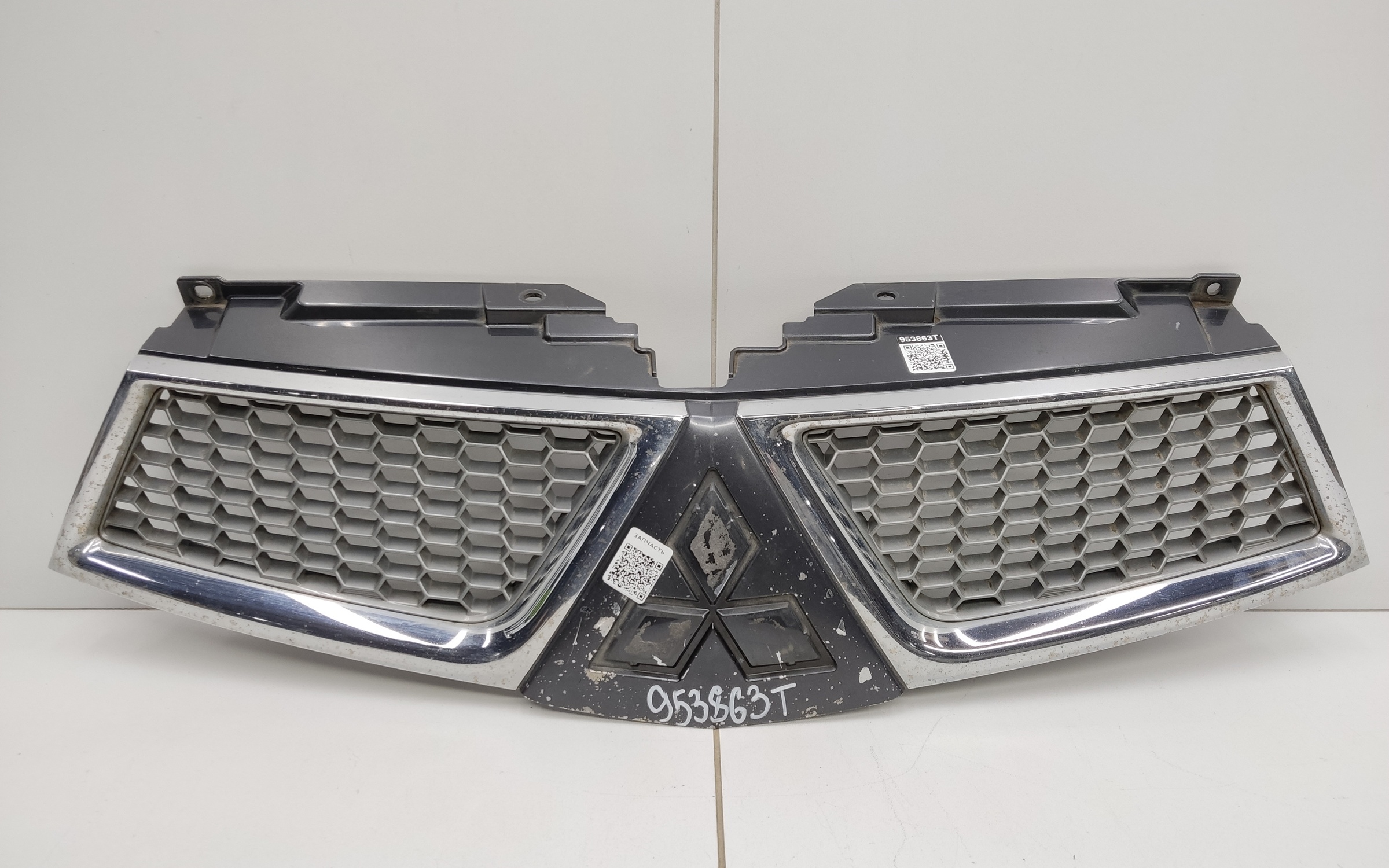 Решетка радиатора Mitsubishi Pajero Sport 2