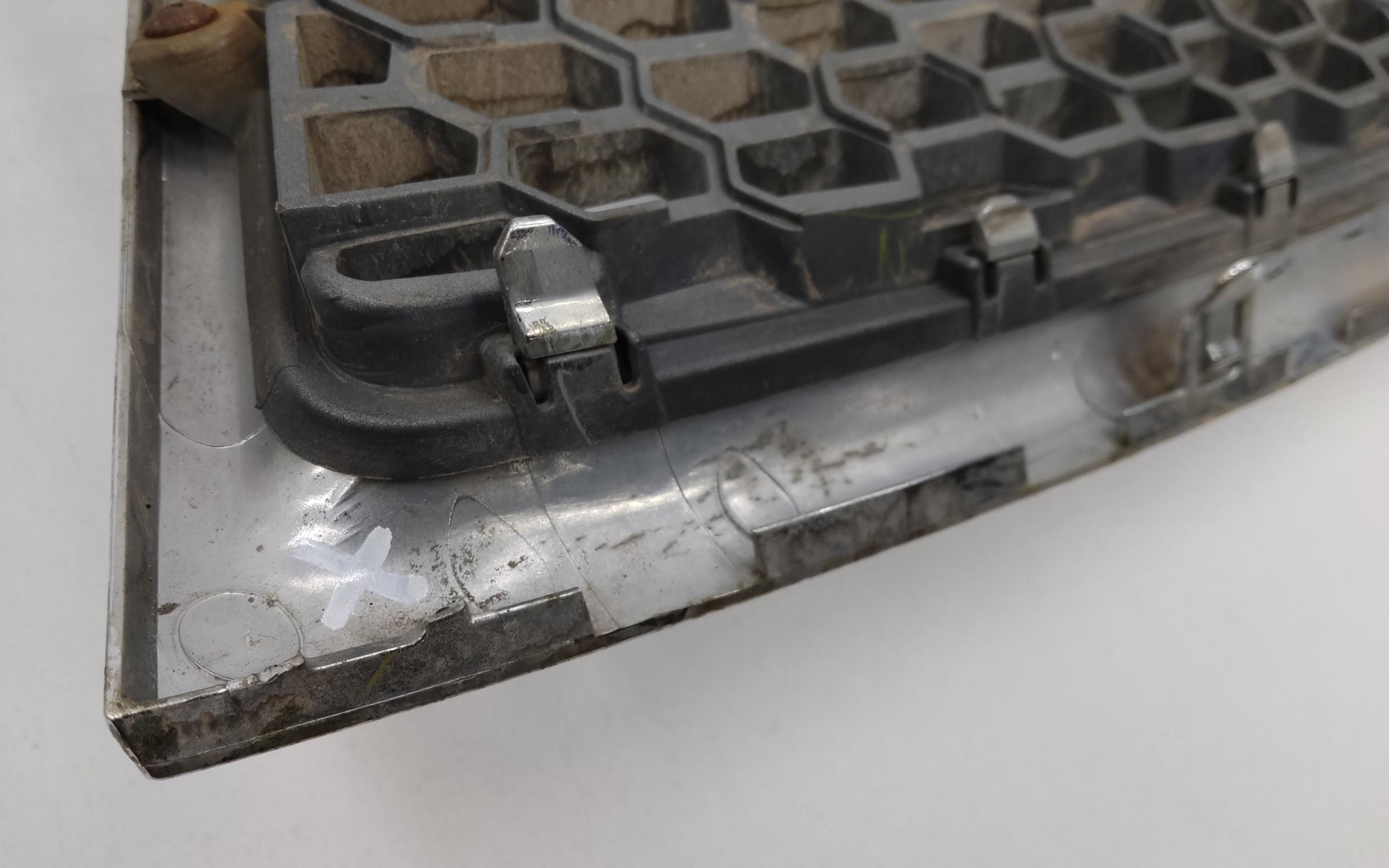 Решетка радиатора Mitsubishi Pajero Sport 2