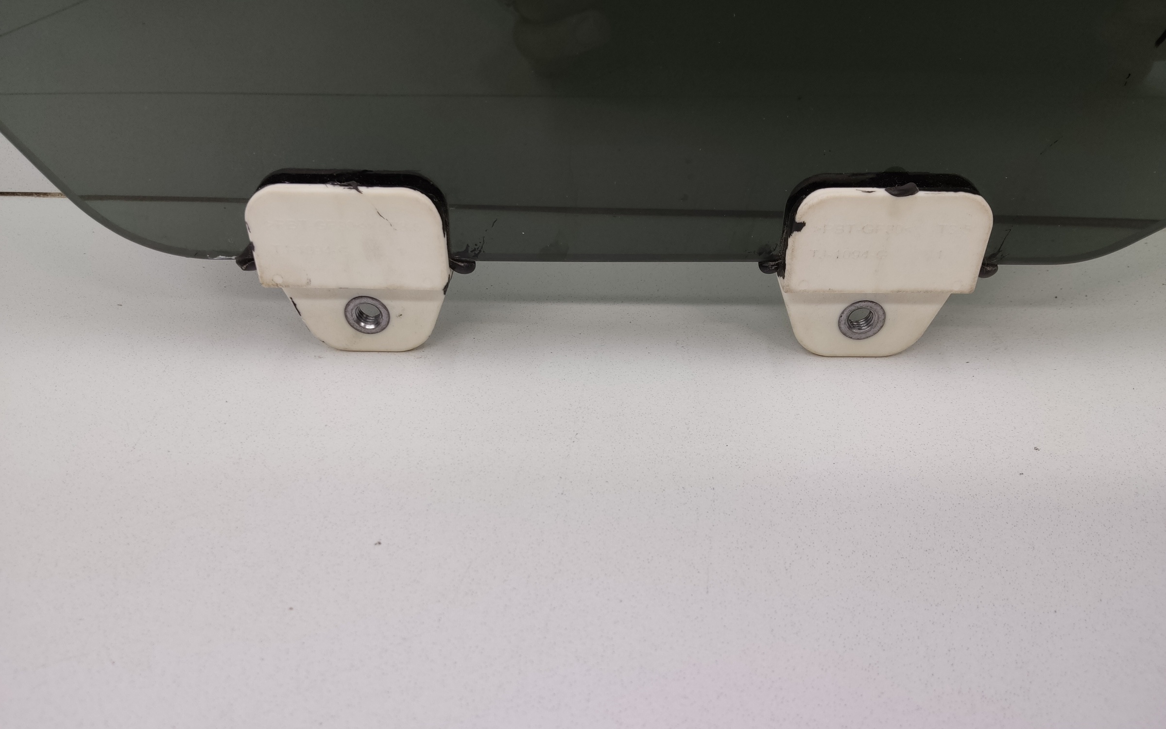 Стекло двери задней левой Haval F7x 1