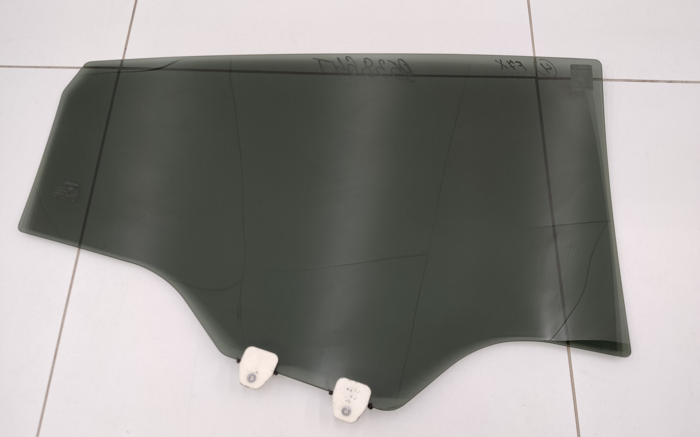 Стекло двери задней левой Haval F7x 1