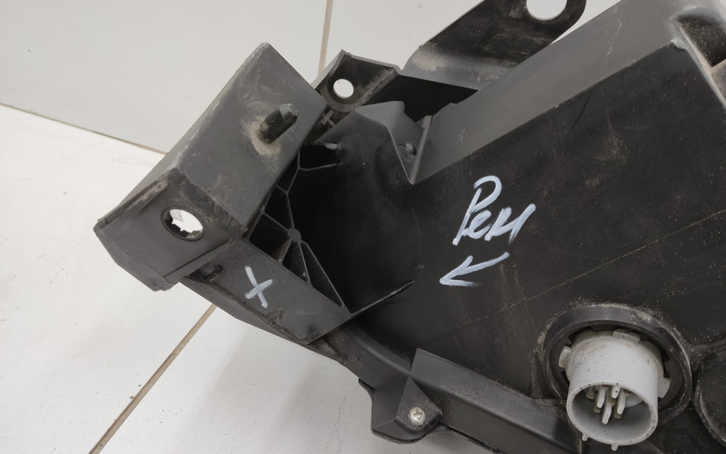 Фара передняя правая Mazda CX-5 2 LED