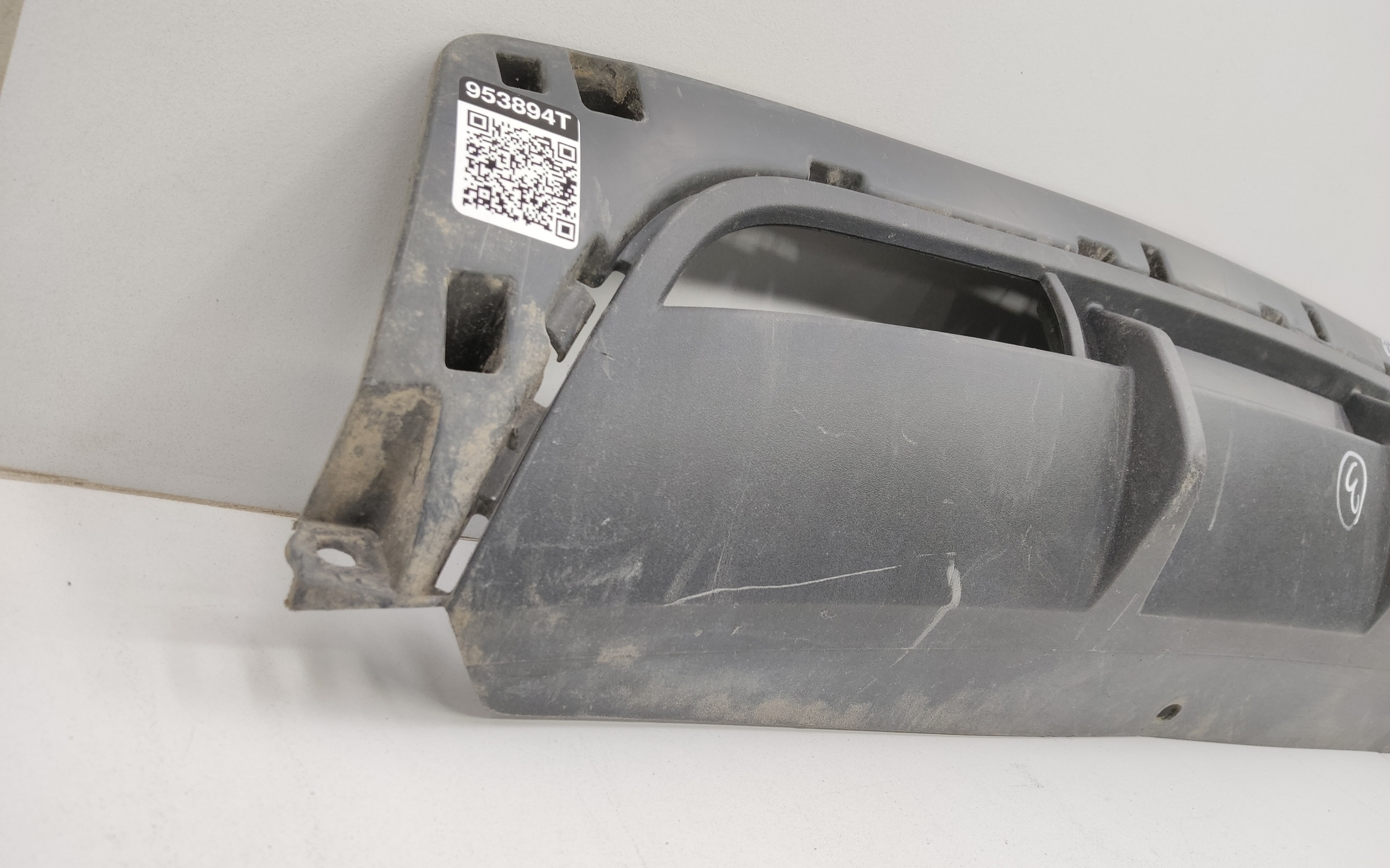 Накладка заднего бампера центральная Genesis GV70